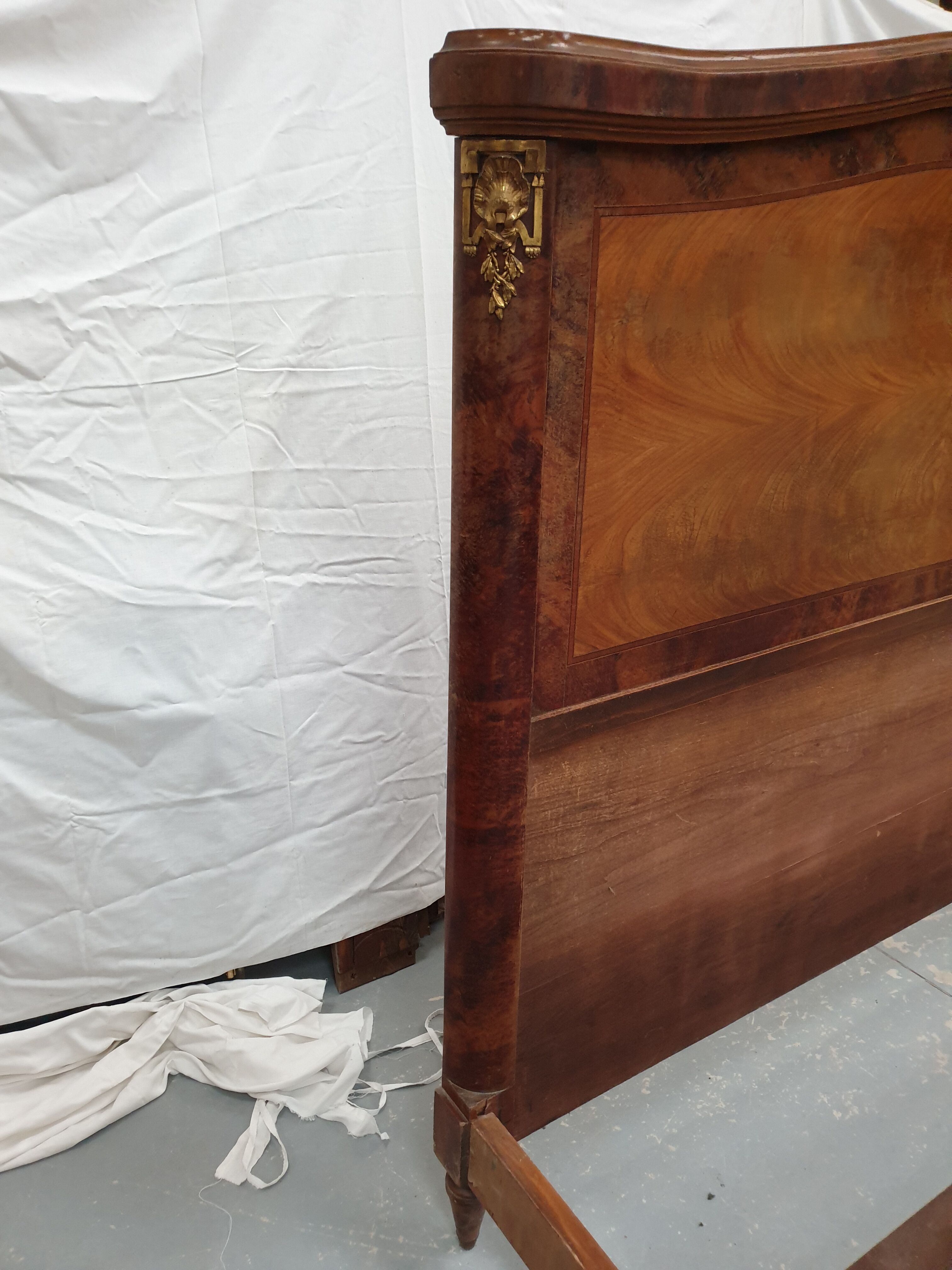 Bed style Louis XVI gilded bronze