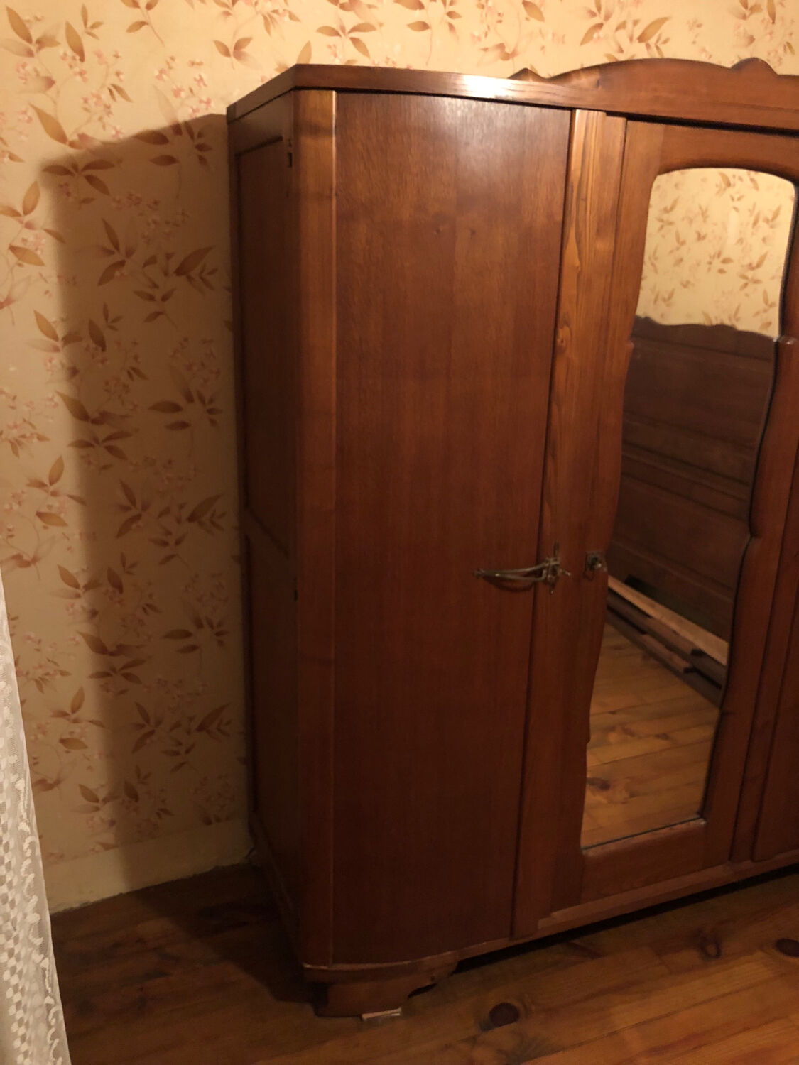 Armoire avec miroir