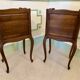 Paire de tables de chevet anciennes