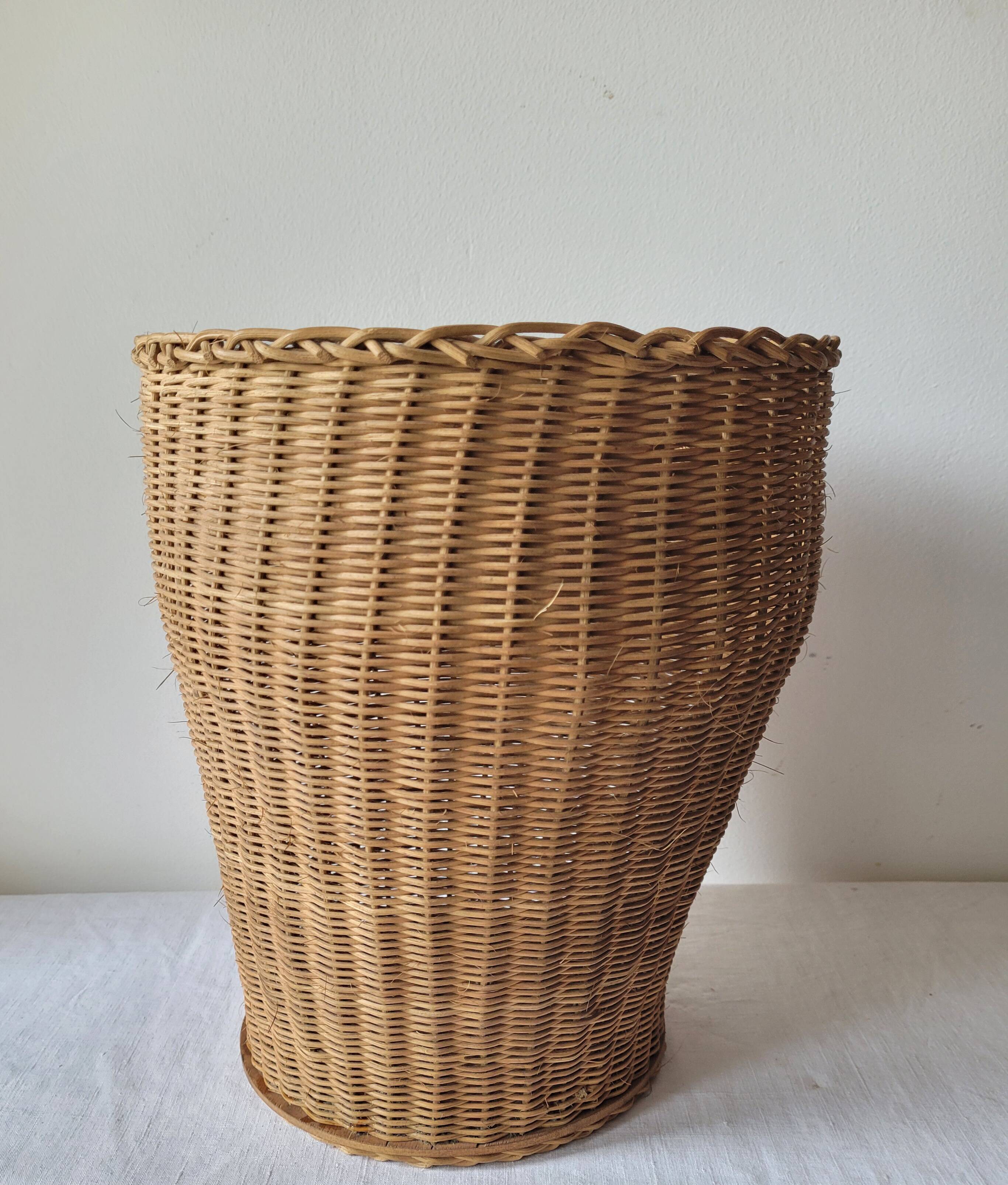 Wicker wastebasket