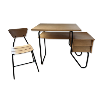 Bureau enfant moderniste et sa chaise
