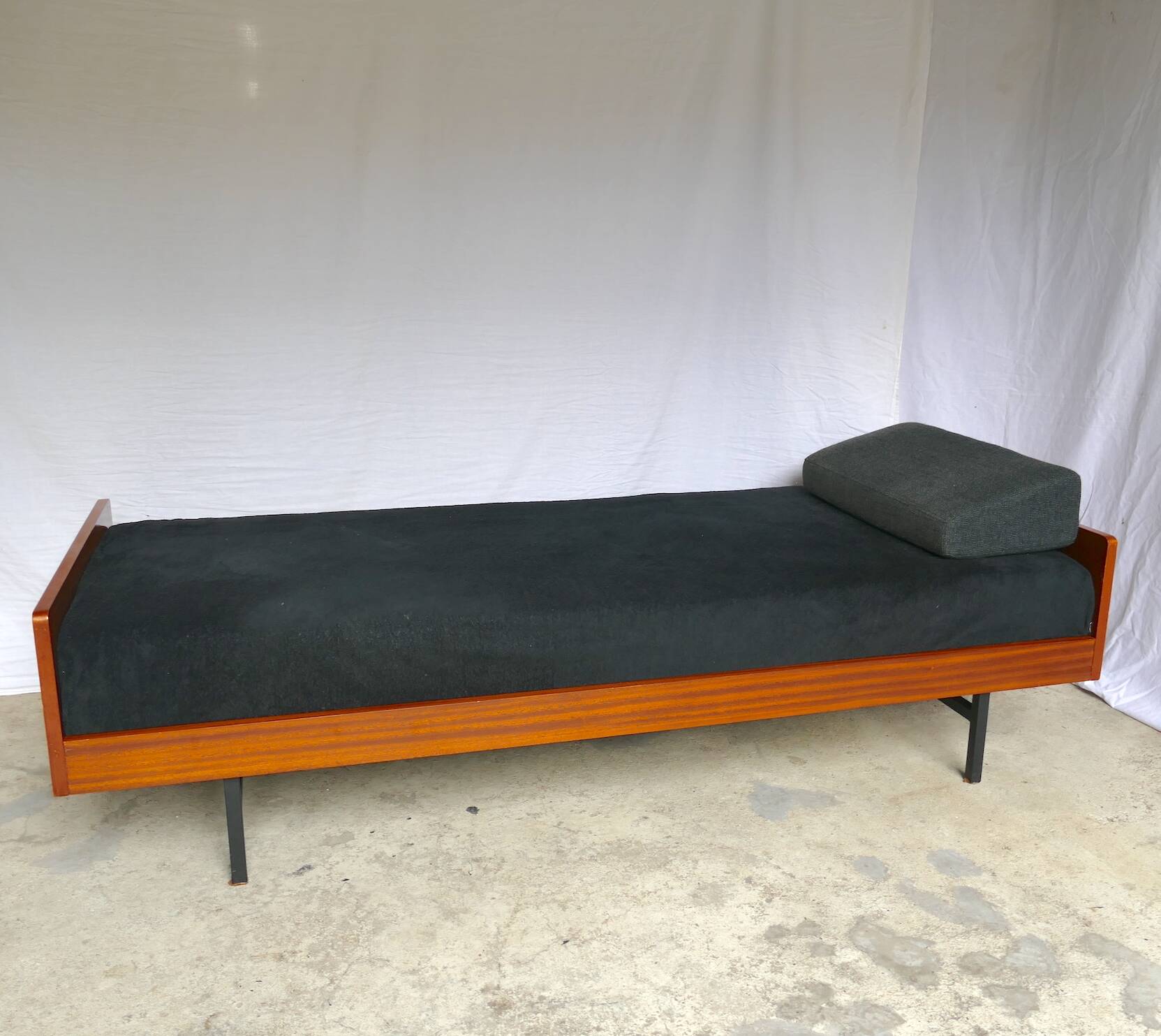 Daybed A.R.P. Pierre Guariche 1955