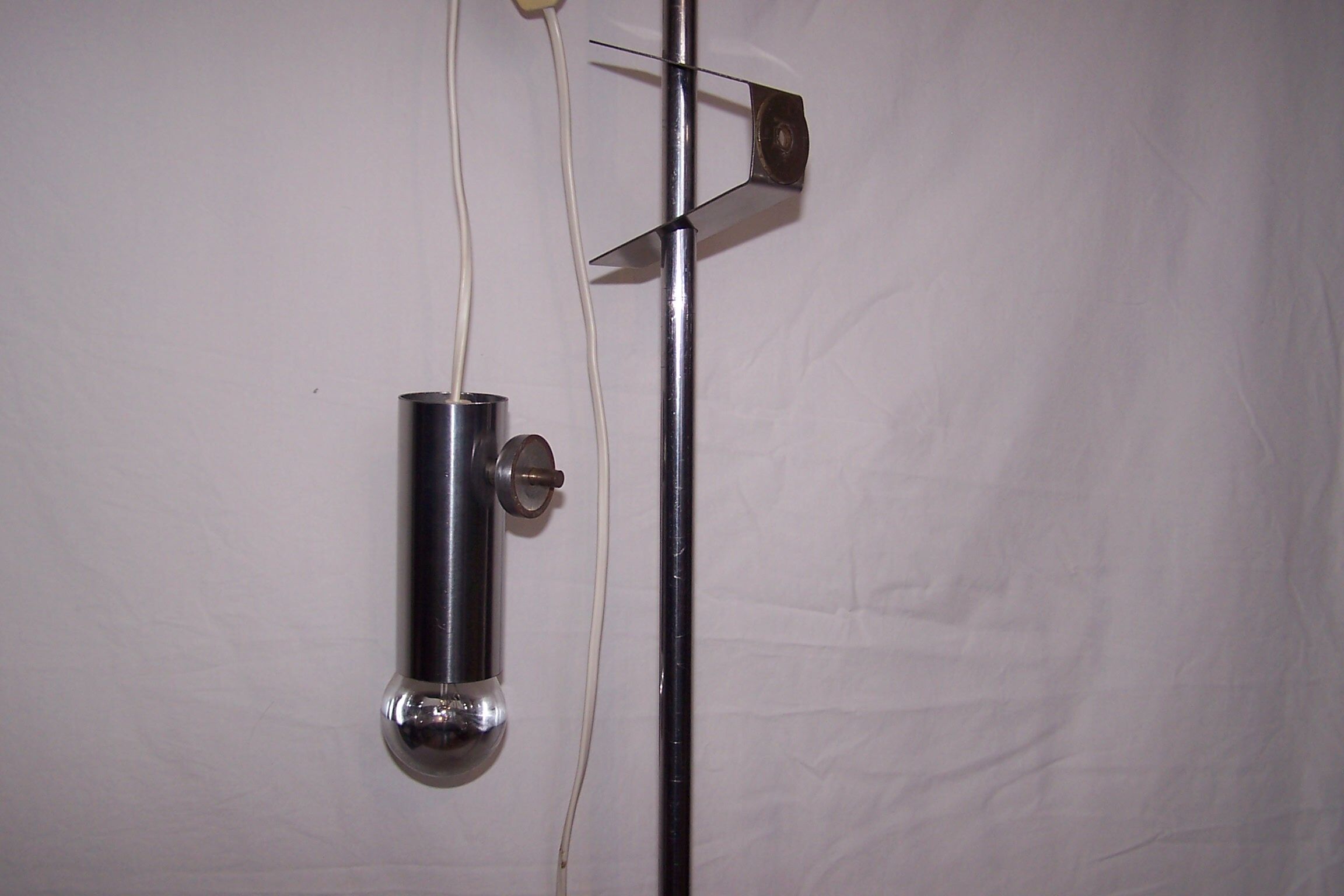 Magnetized spot lamp of the 70s