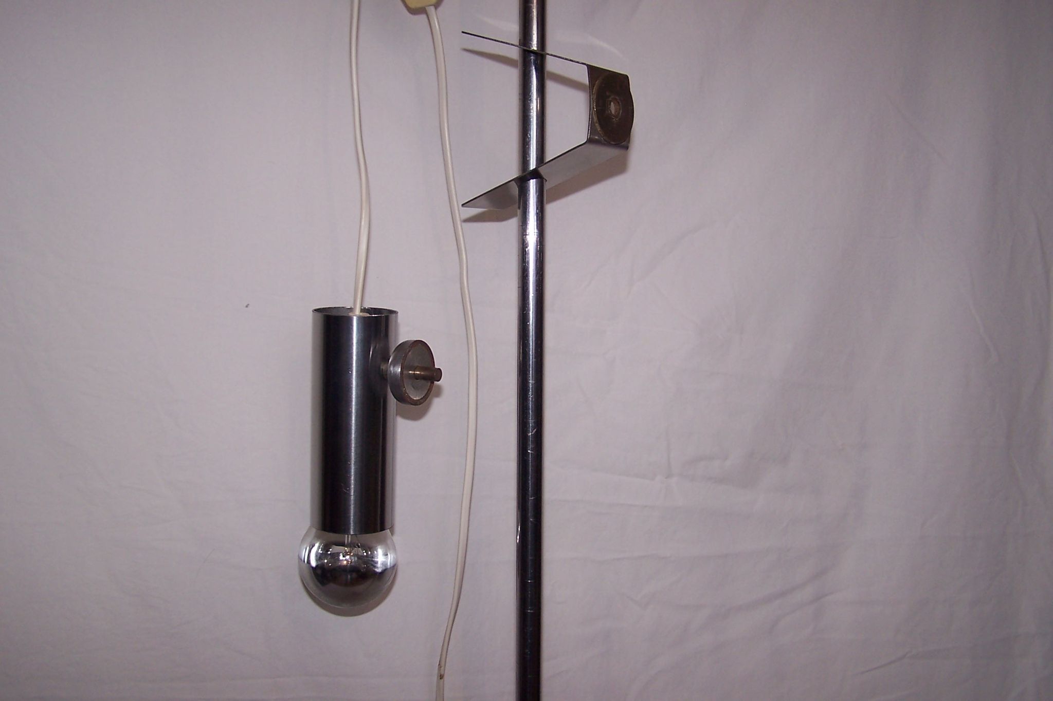 Magnetized spot lamp of the 70s