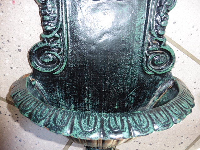 Cast-iron wall fountain decor lion head