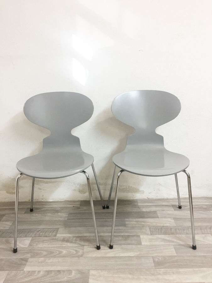 2 chaises "fourmi" Jacobsen, ed. Fritz Hansen, 2002