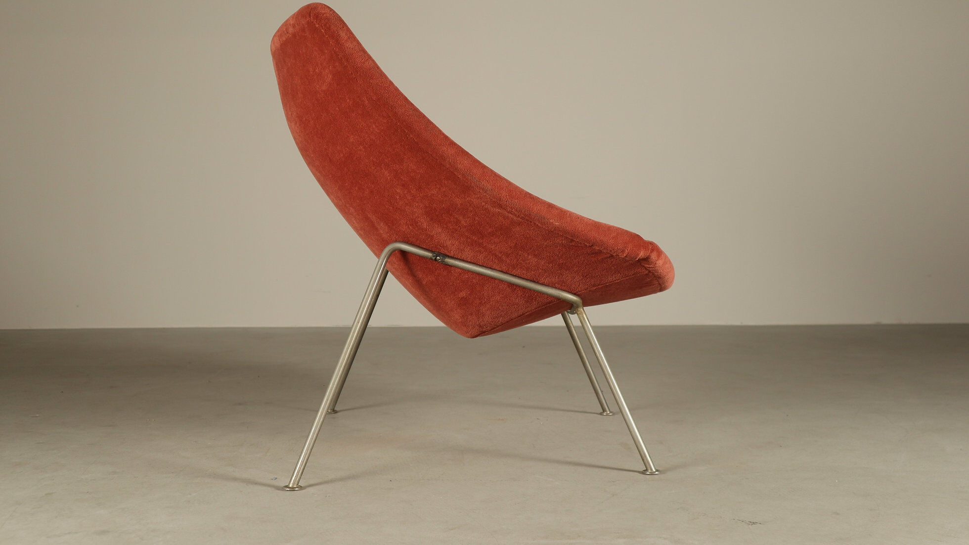 Pierre Paulin for Artifort — F156 “Little Oyster” lounge chair, 1959–1960s
