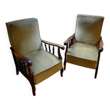 Lot of 2 olive green velvet armchairs.