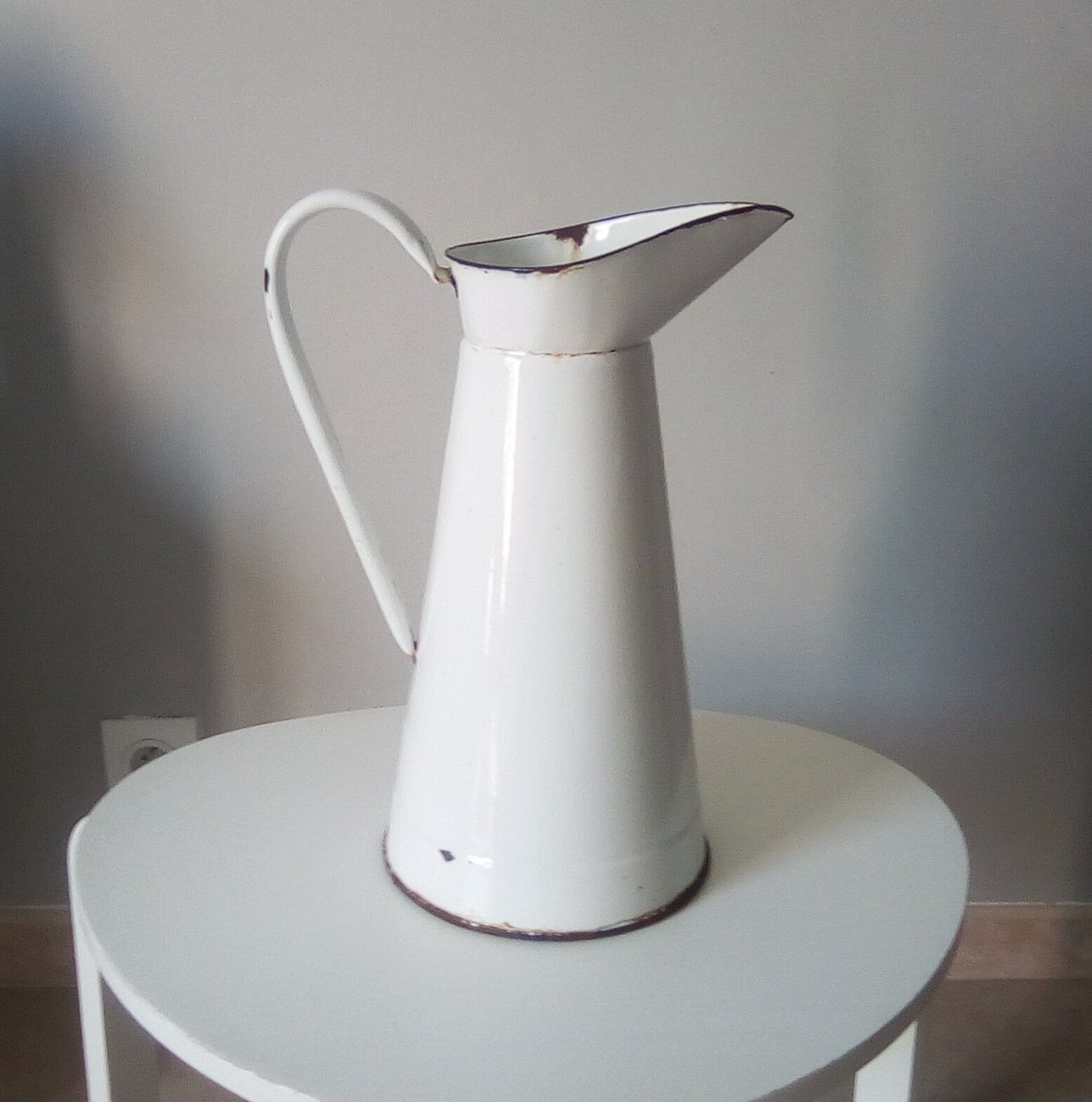 Enamelled water broc 40s