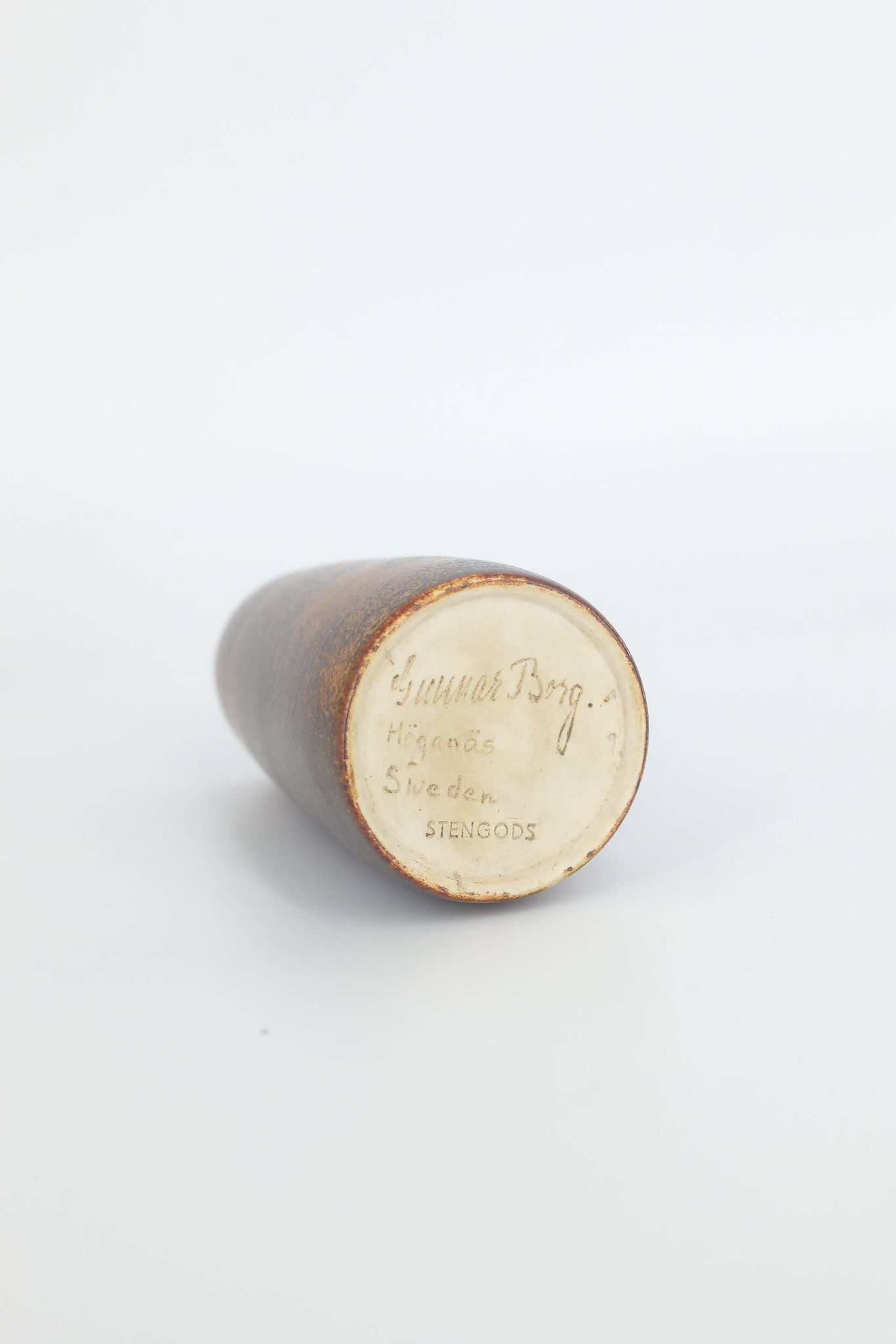Small modern Scandinavian collection vase in chocolate stoneware from the mid-century by Gunnar Borg.
