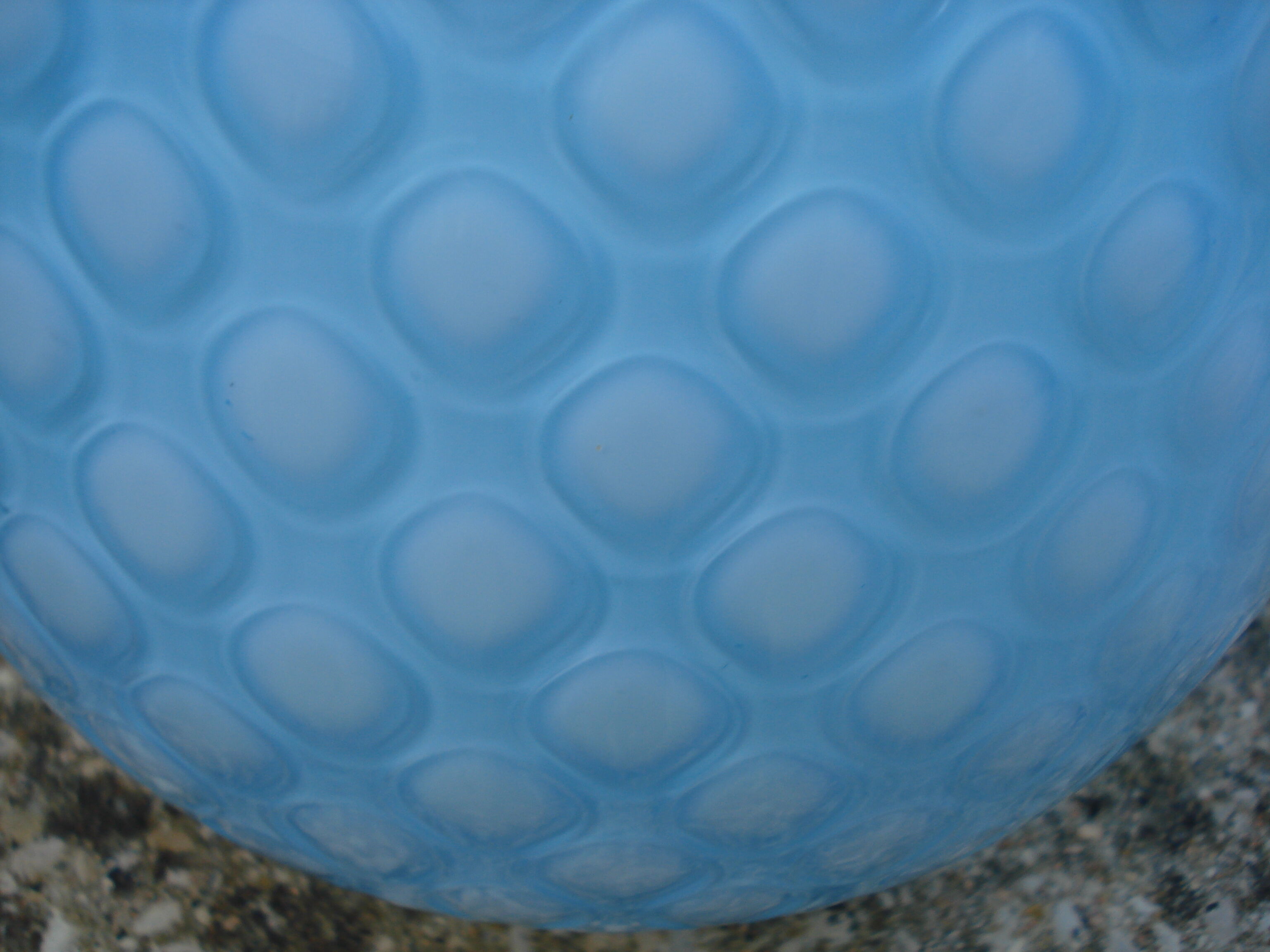Suspension egg opaline bleue pastel