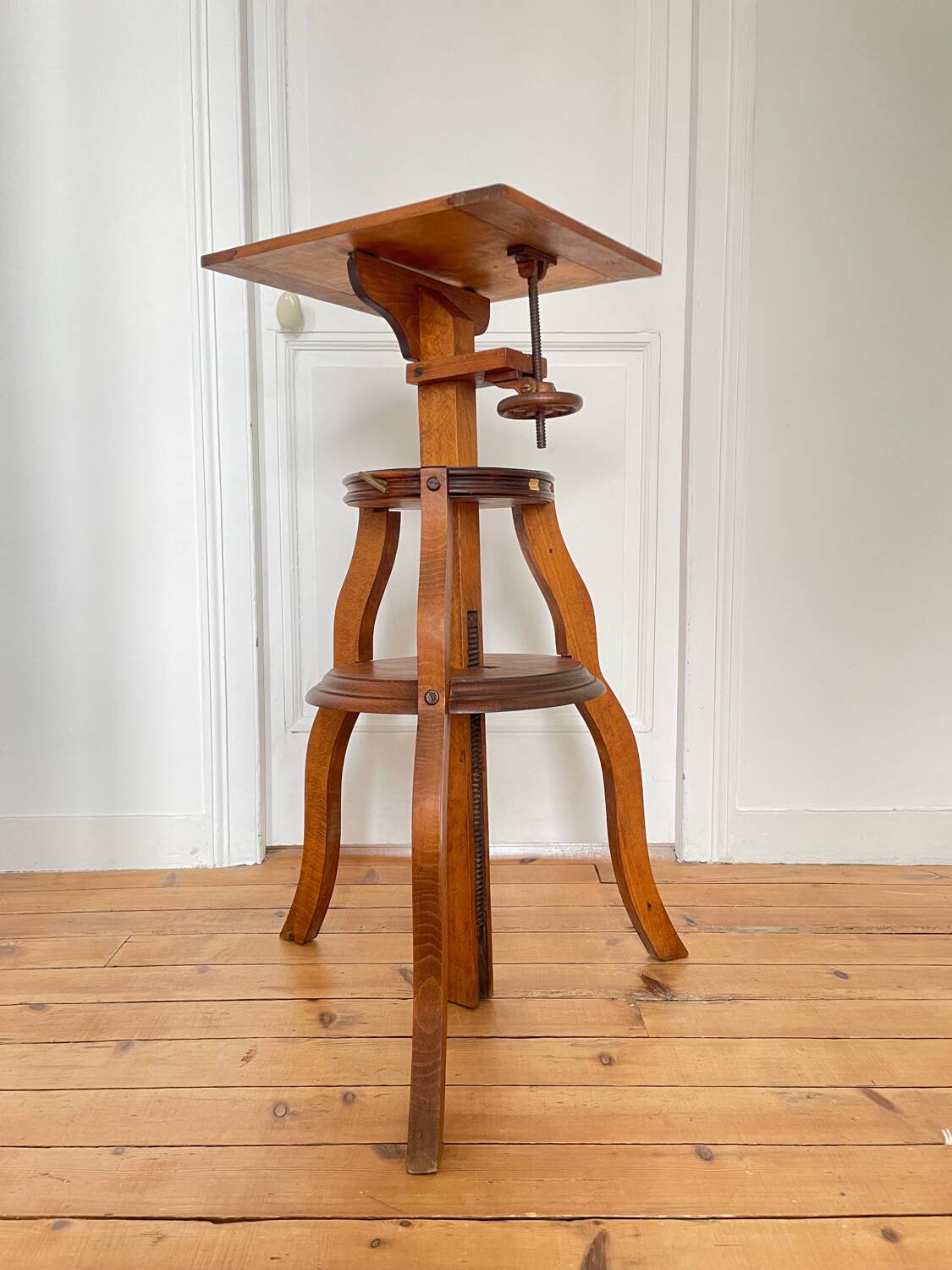 19th century tripod photo room