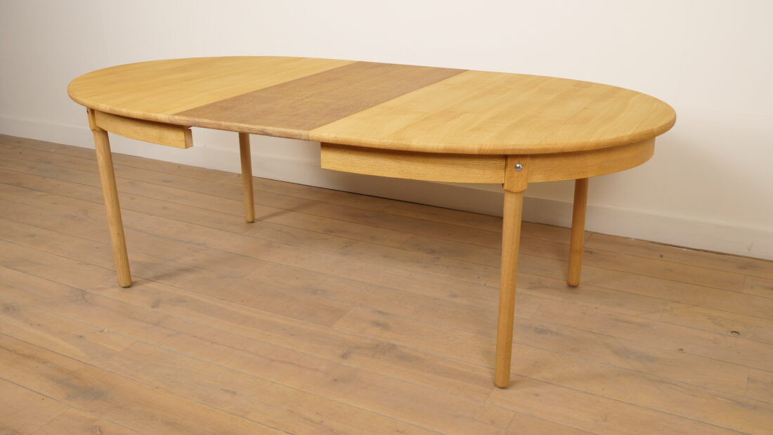 Vintage Oval Dining Table | Oak | Extendable | 3 Extension Leaves