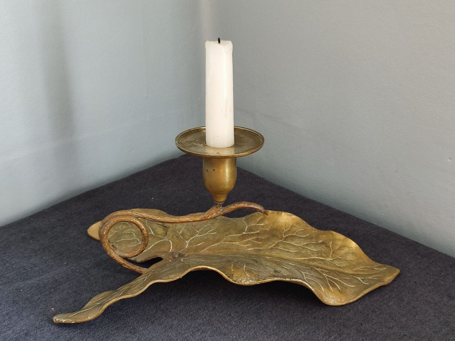 Antique bronze ivy leaf candle holder