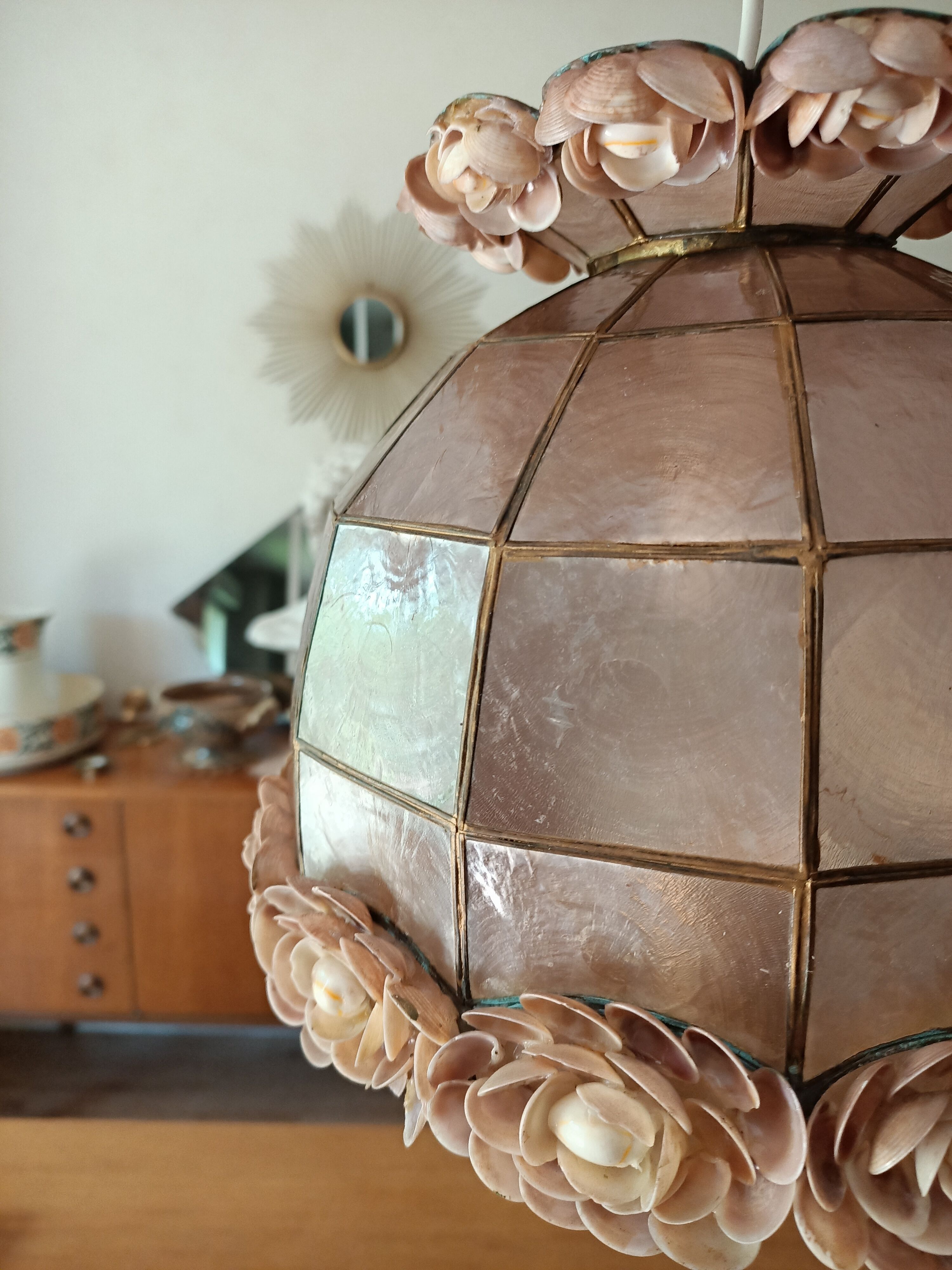 Vintage mother-of-pearl suspension