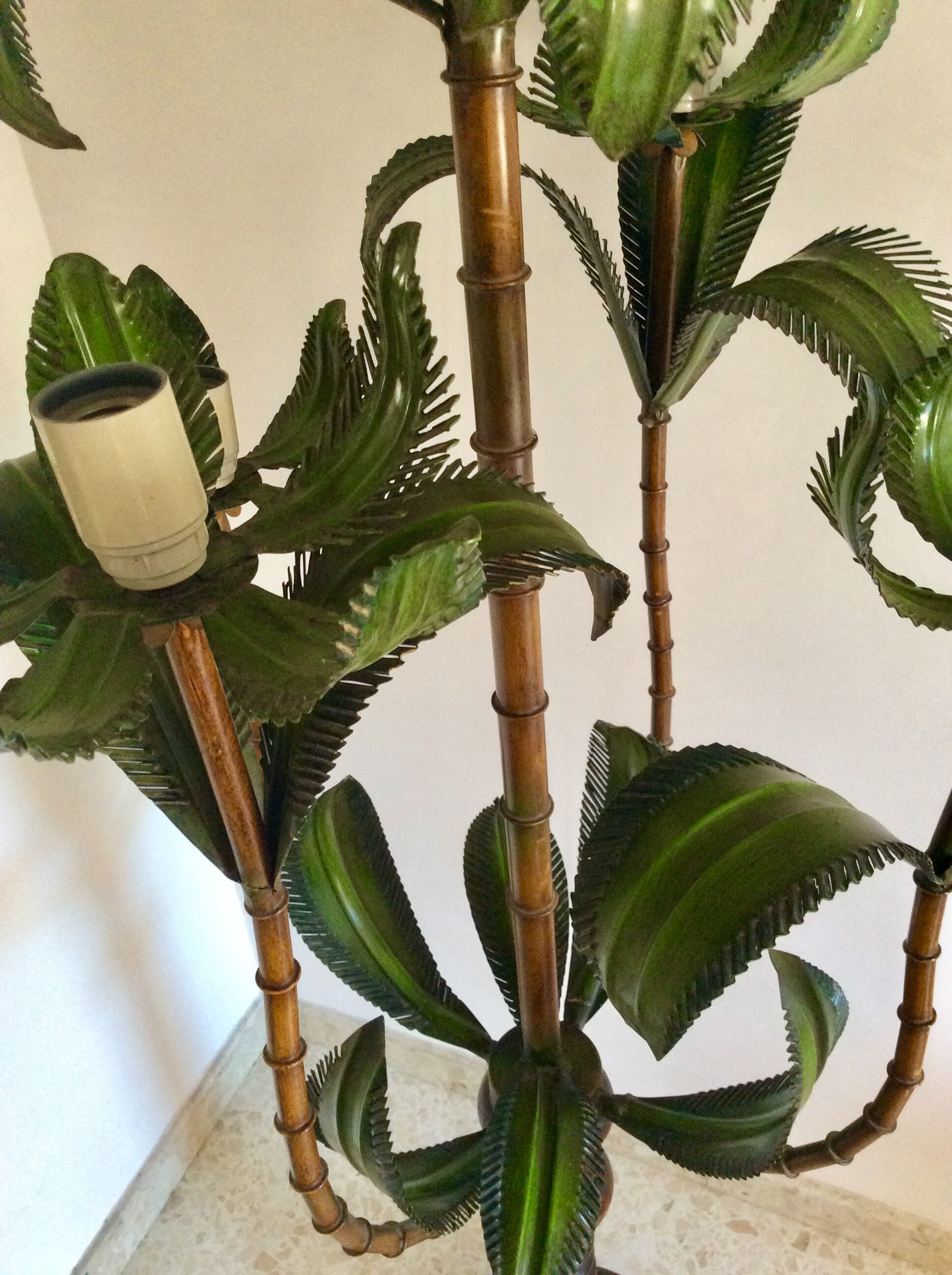 Vintage palm leaf lampposts