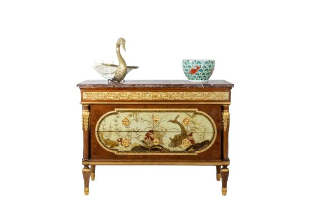 Empire style chest of drawers in lacquer, bronze and marble. Nineteenth century.