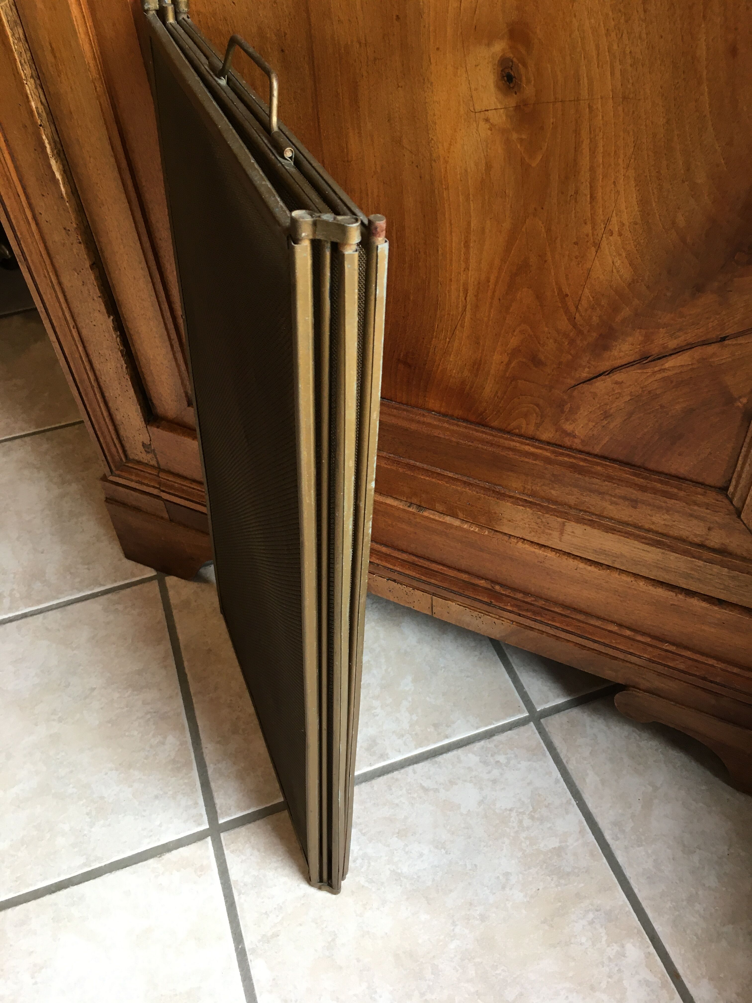 3-shuttered fire pare