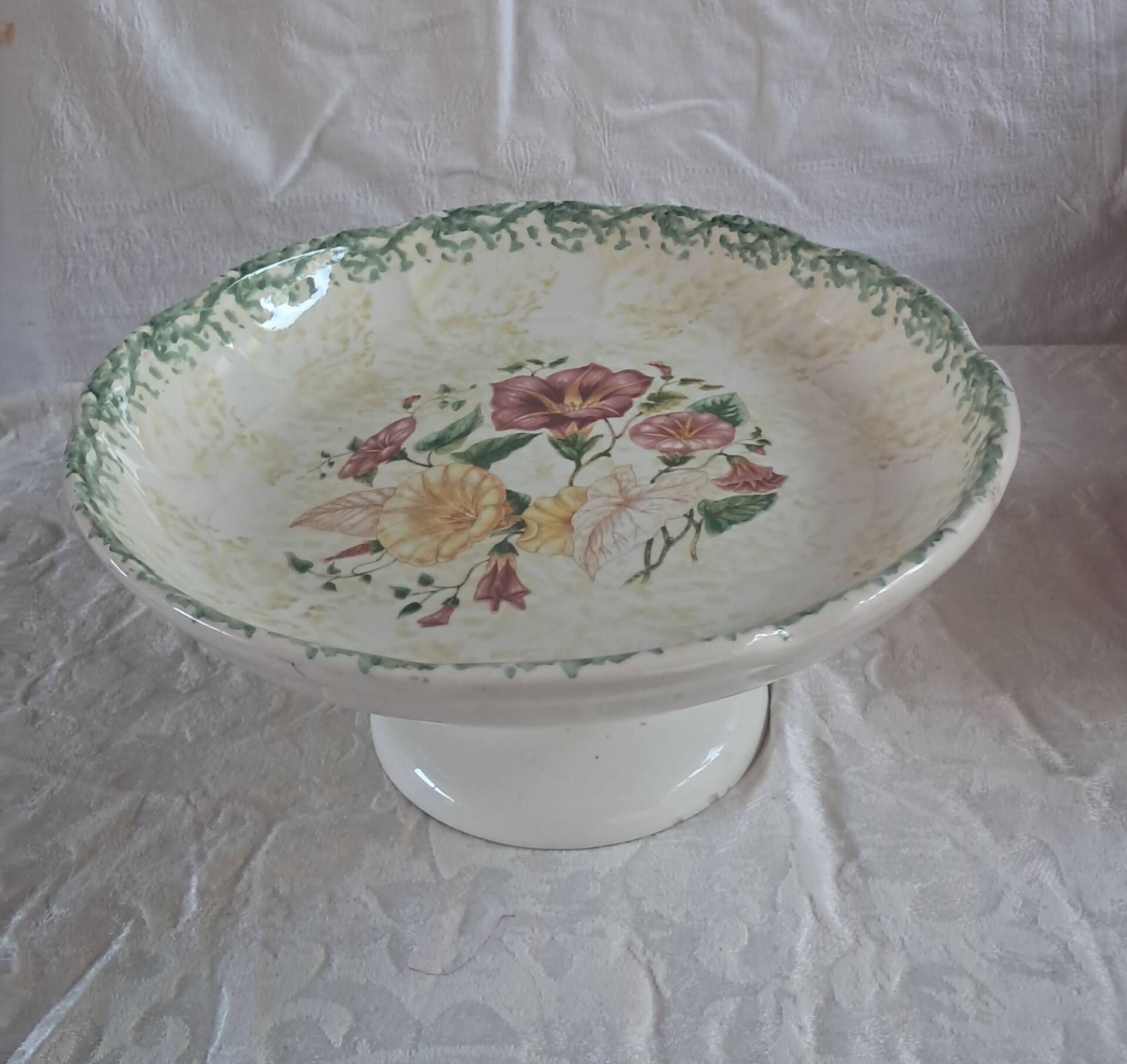 Ceramic compote with floral decoration