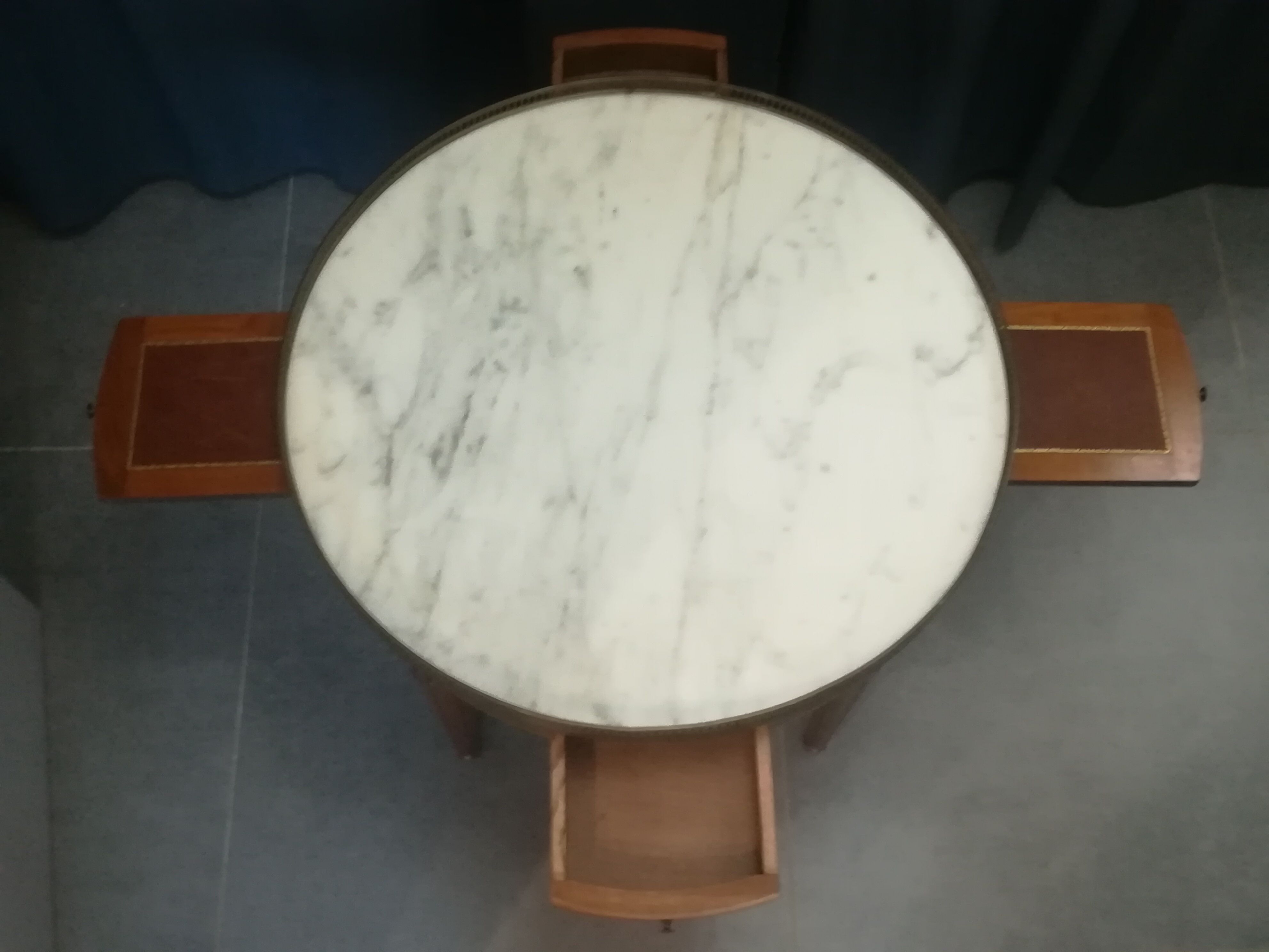 Coffee table hot water bottle in cherry and marble