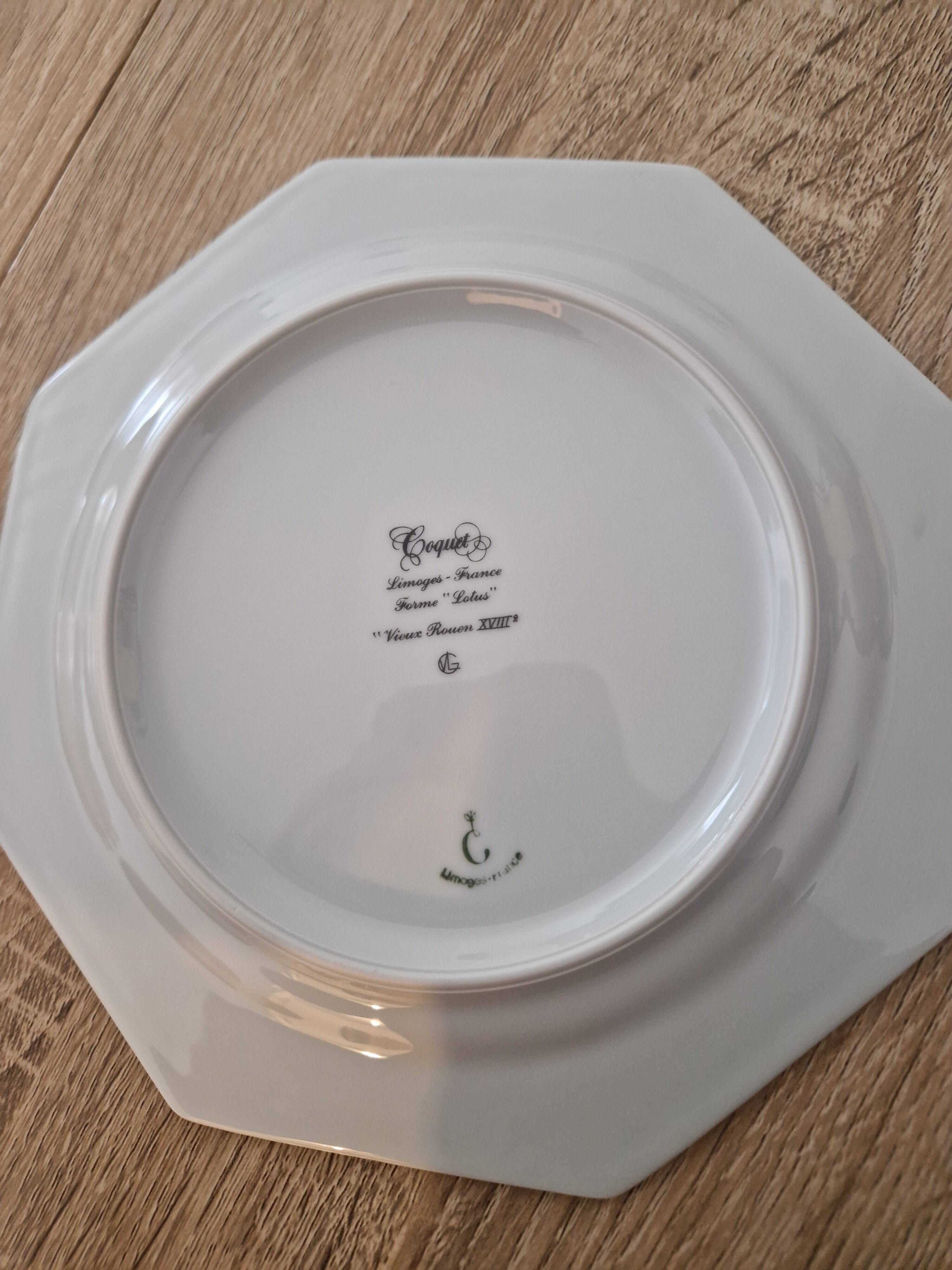 Plate a dessert.