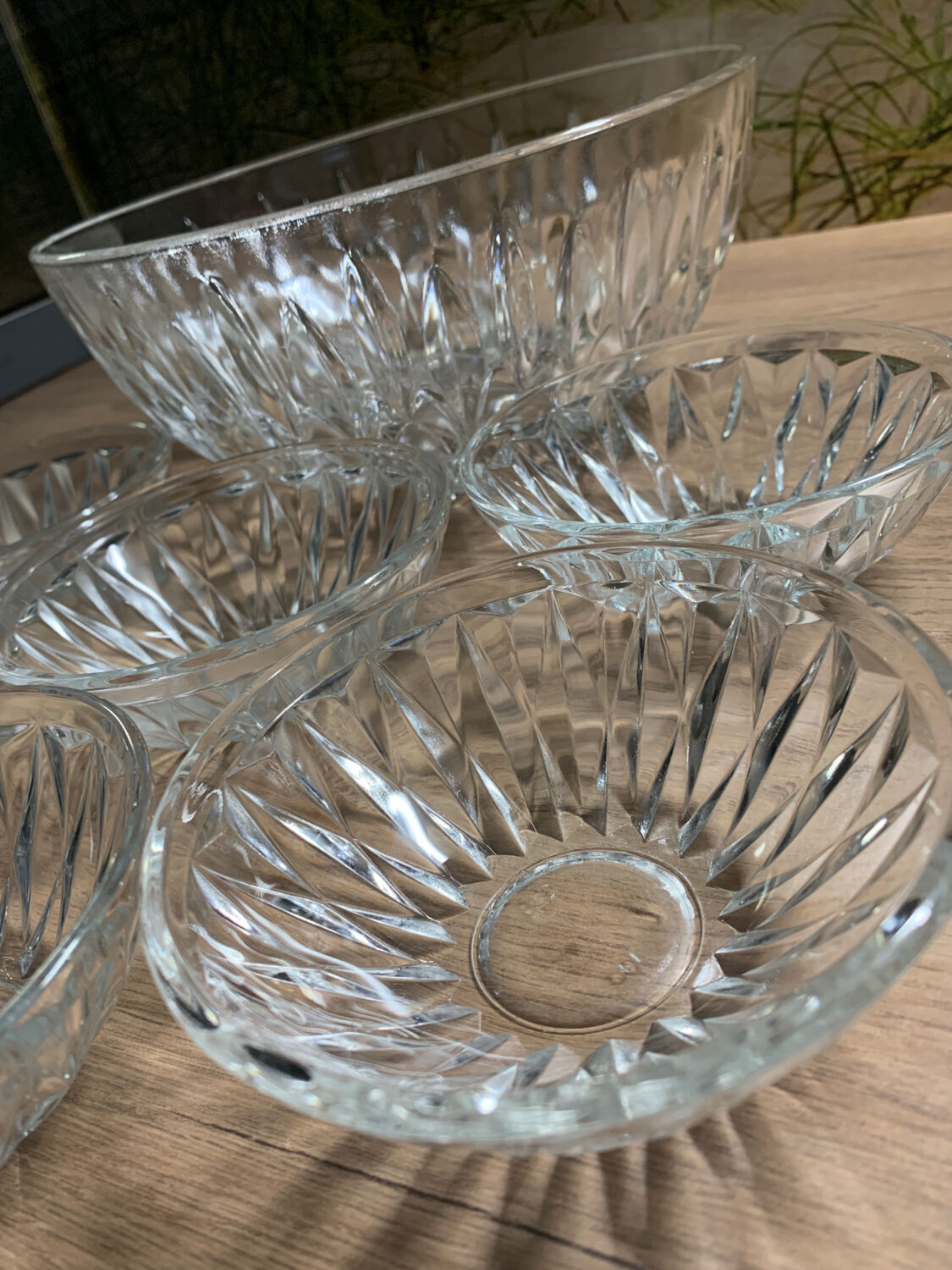 Fruit salad service, salad bowl and 6 glass ramekins