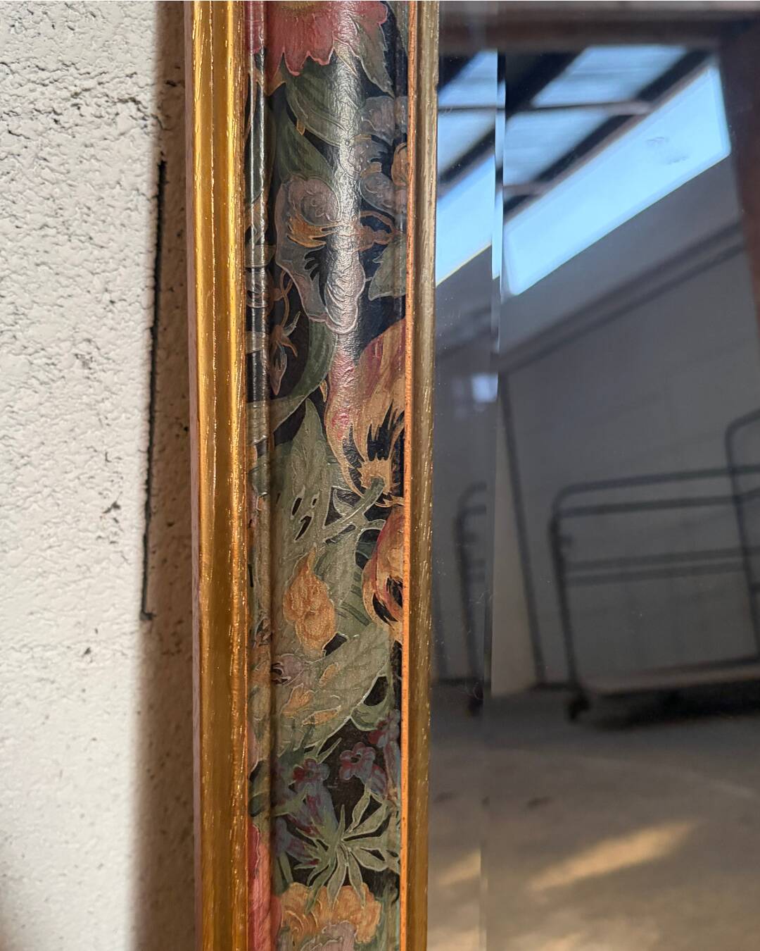 Patterned mirror