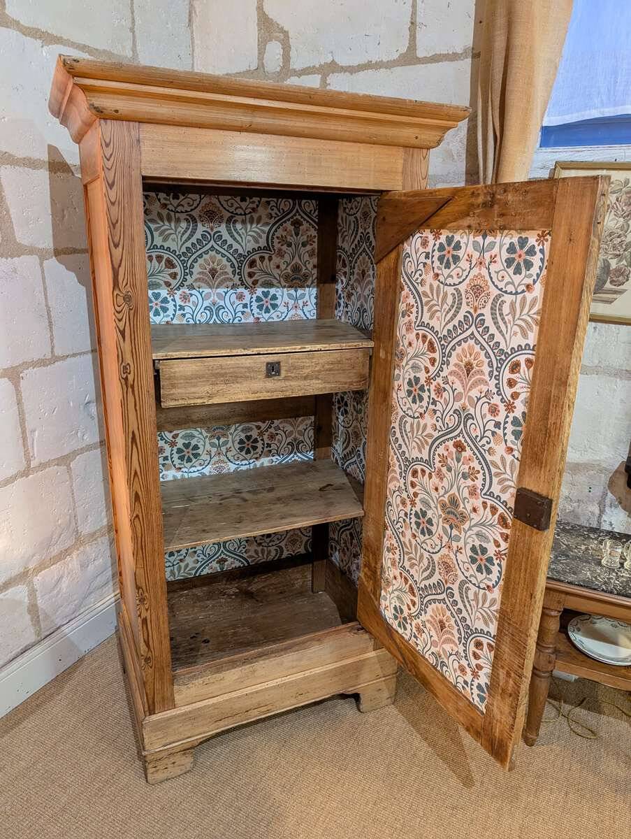 Antique bonnetière