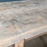 Workbench made of light wood