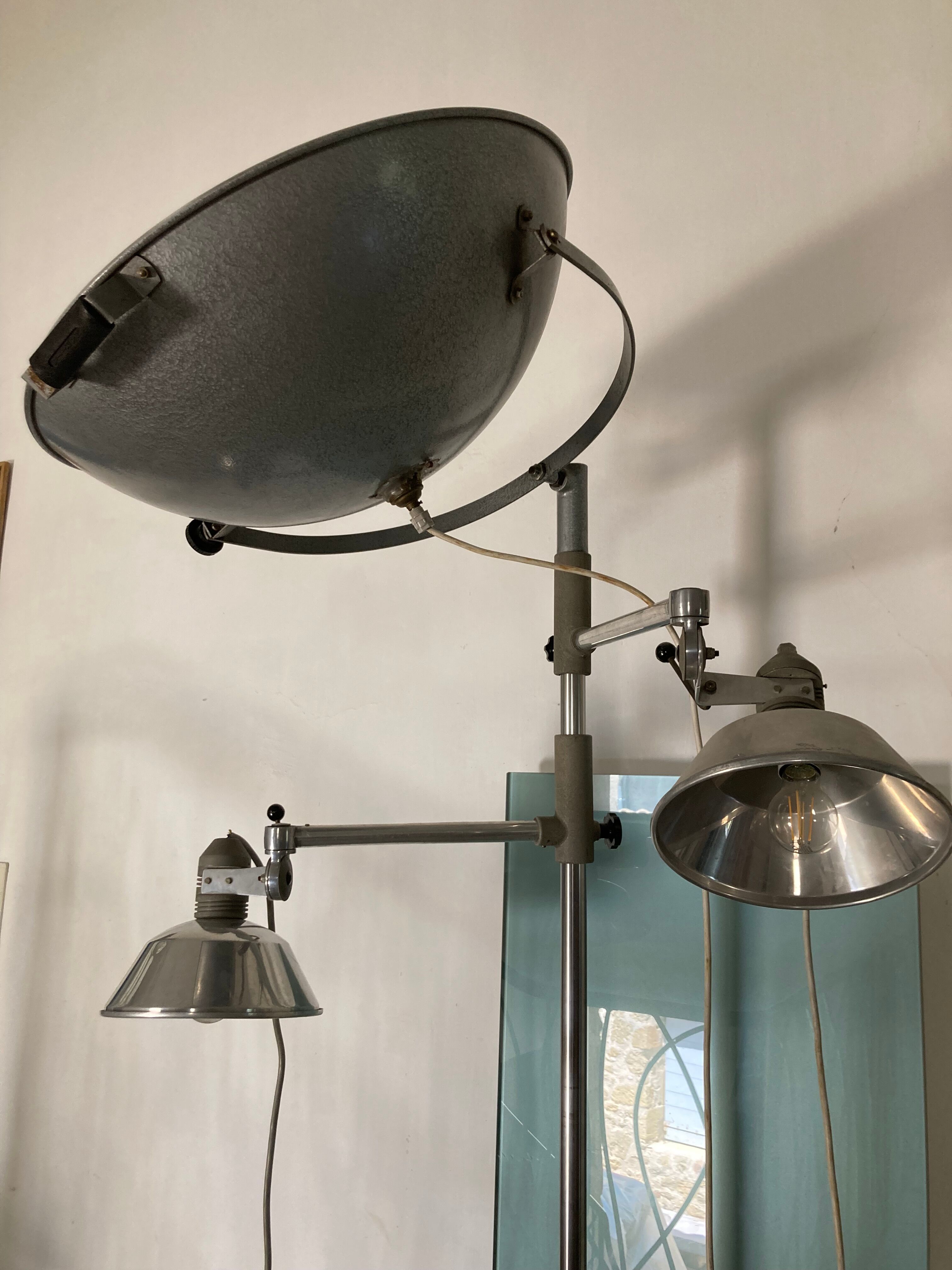 Narita Stand Photographer Projector