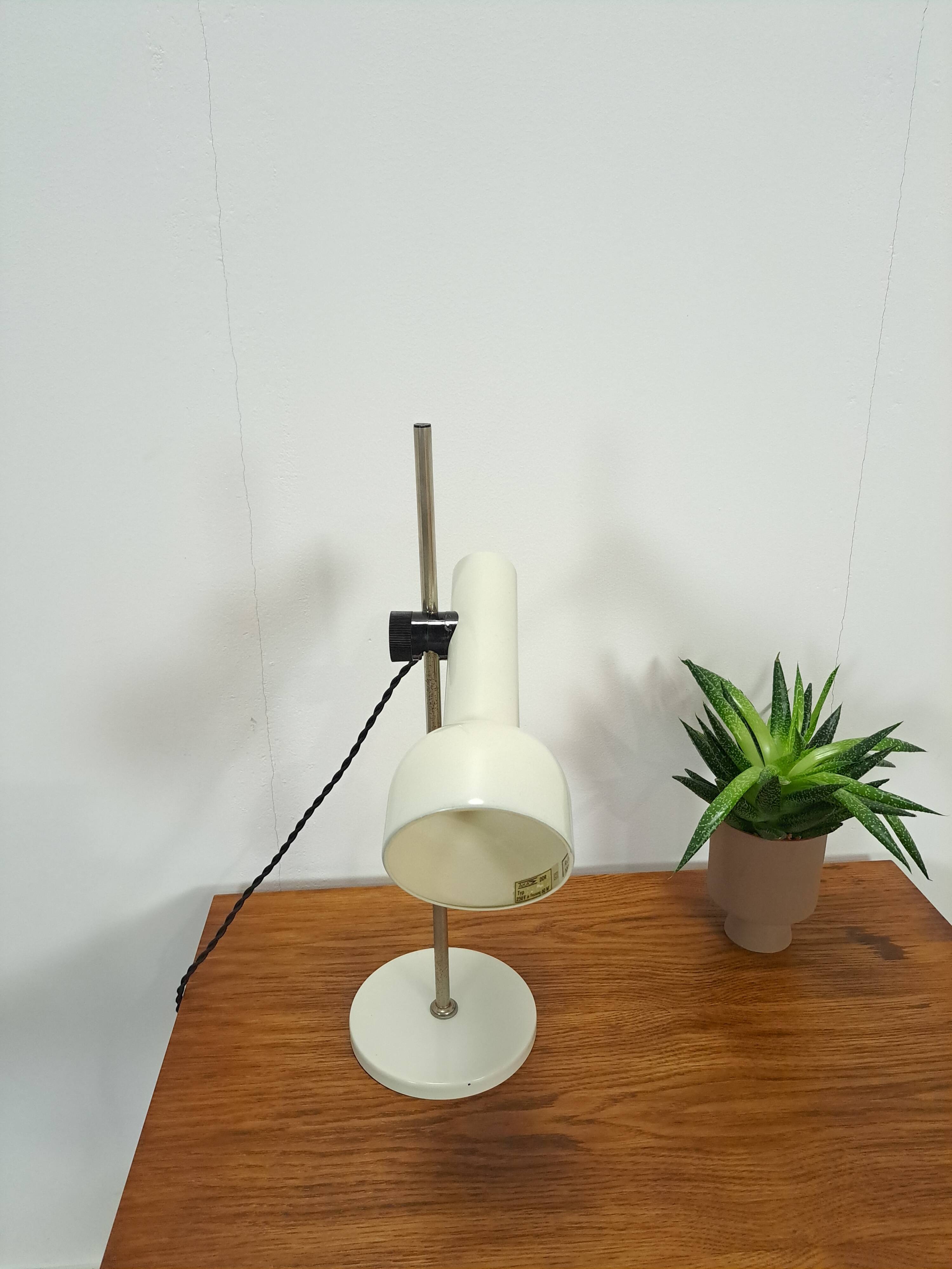 Wit metalen bureaulamp, tafellamp