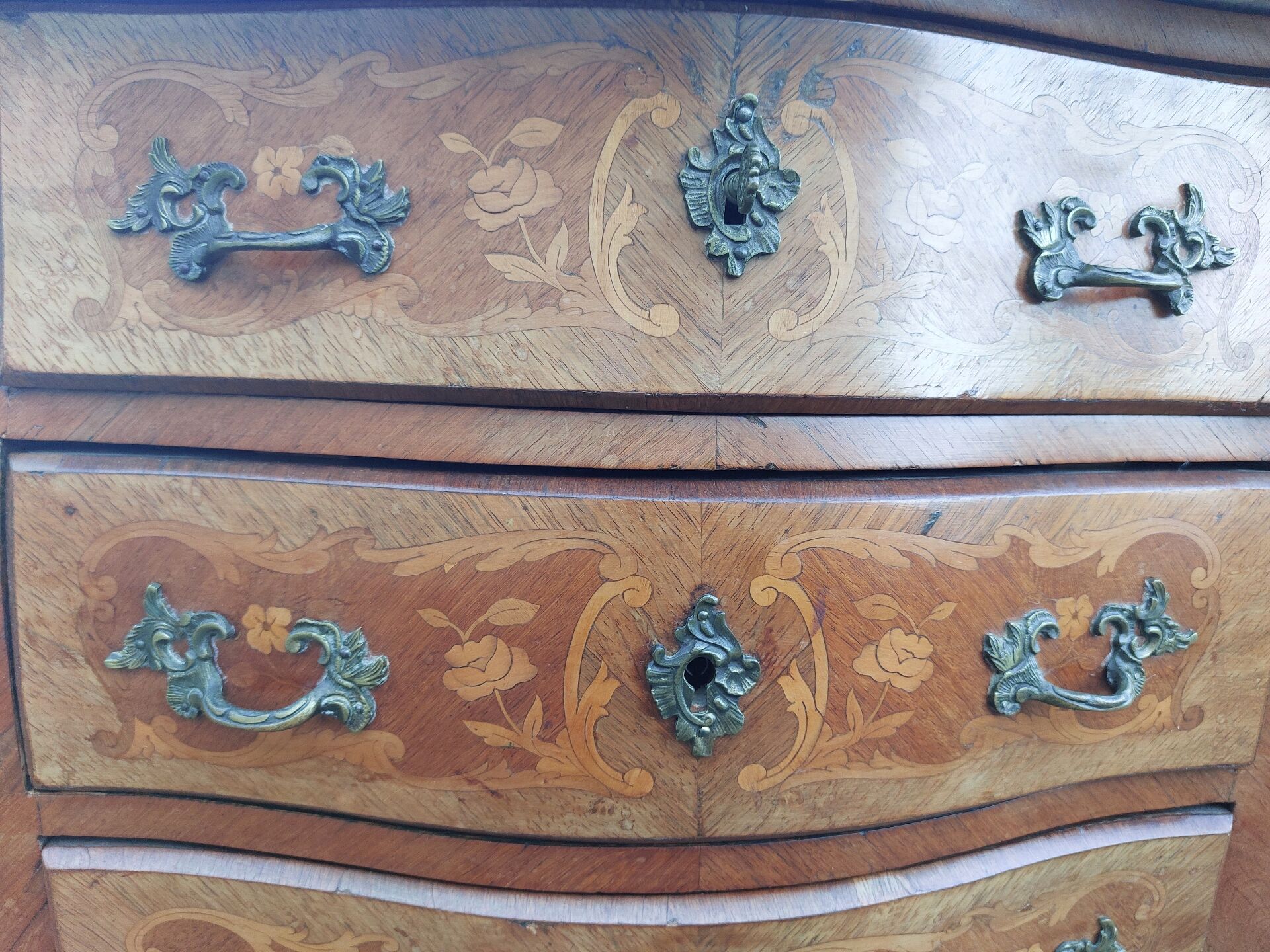 Curved commode in rosewood, Louis XV style.