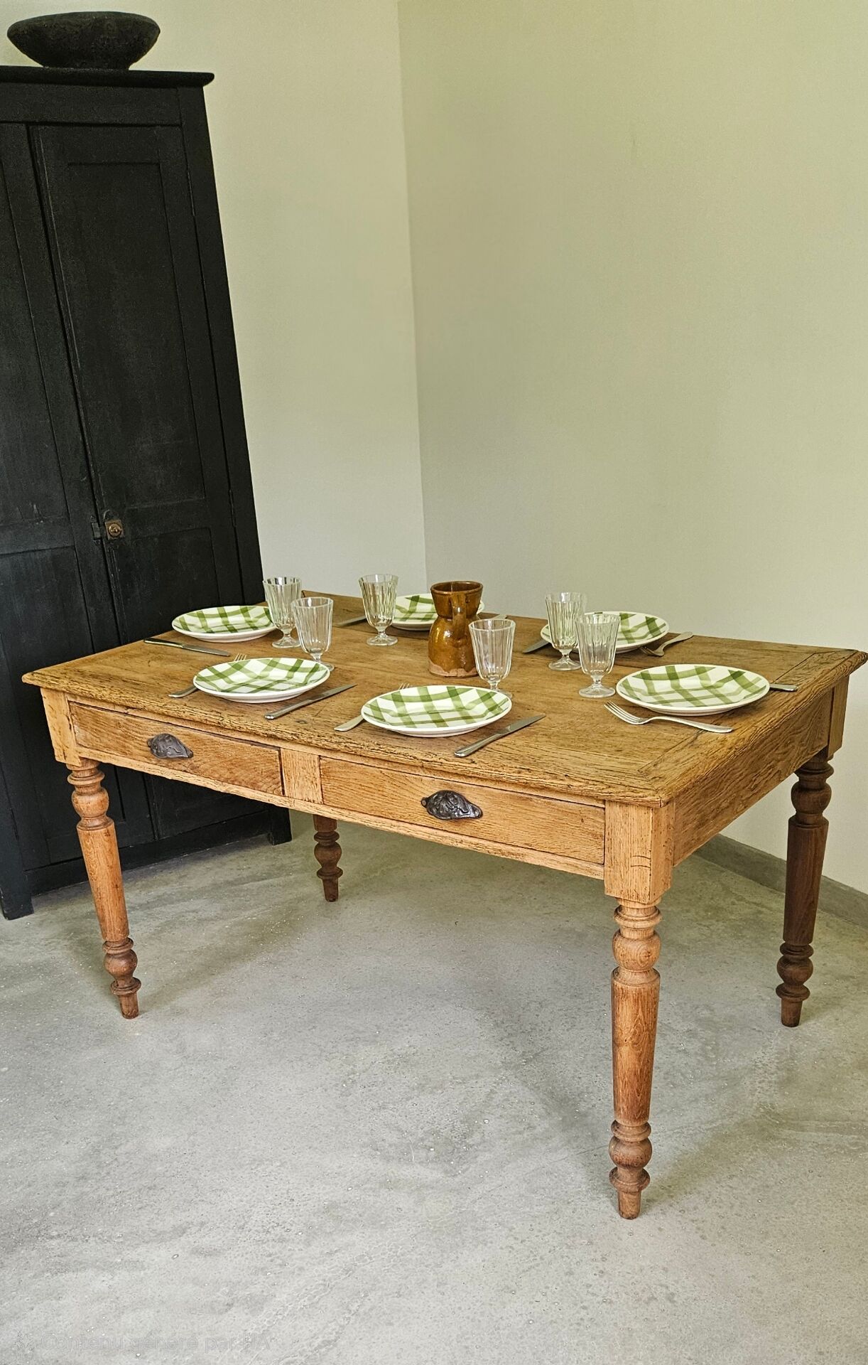 Farmhouse table, solid oak wood, raw finish, shell handles, for 6 people.