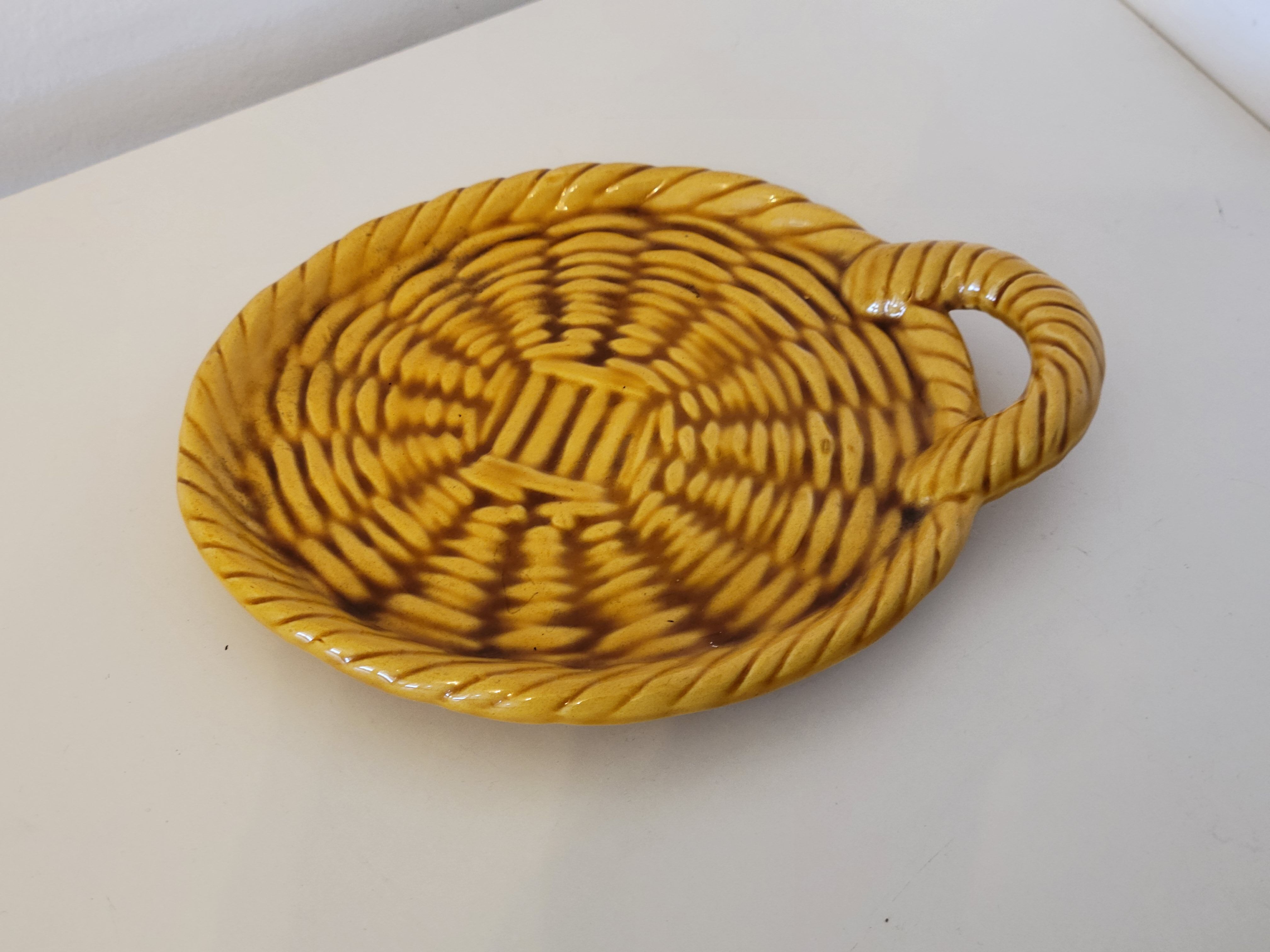 Servant cup or braided ceramic decoration bottle underwear