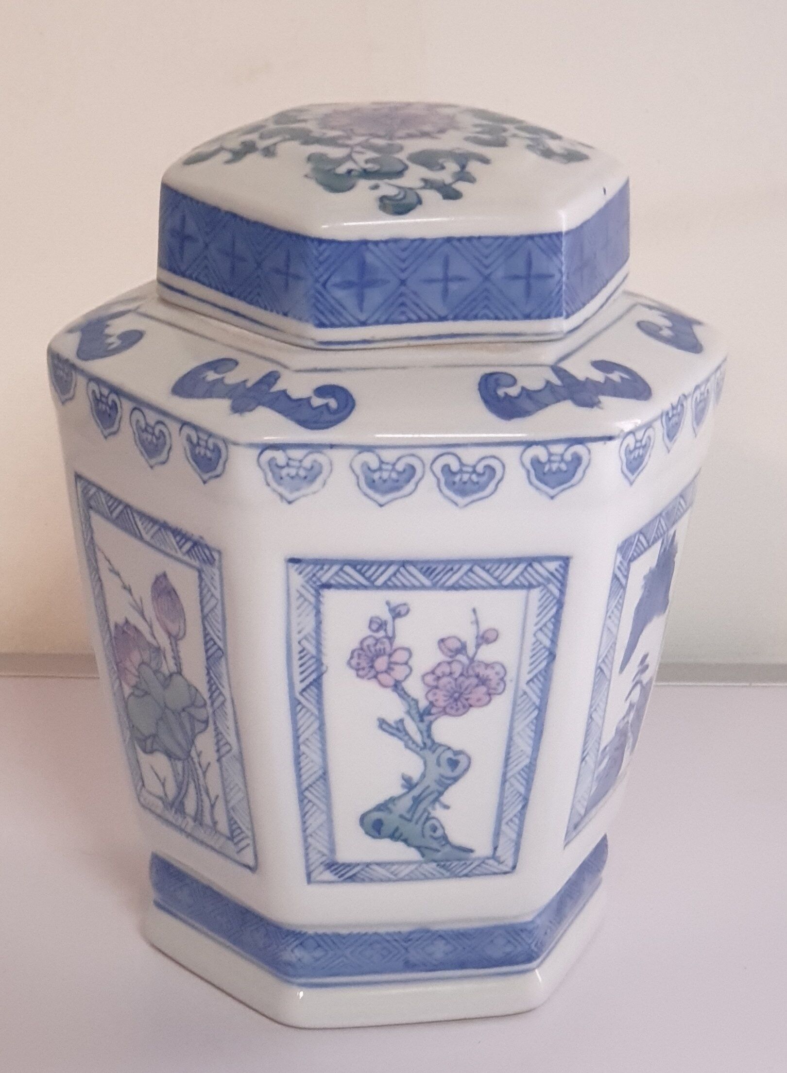 Tea pot, apothecary type