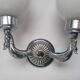Applique zoomorphe ancienne en laiton argenté et globes opalins