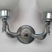 Applique zoomorphe ancienne en laiton argenté et globes opalins