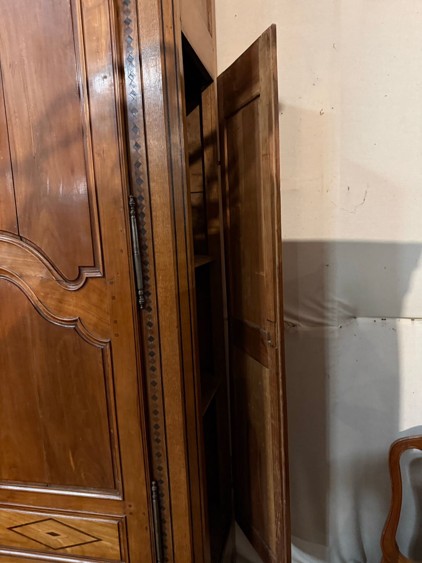 Armoire Saintongeaise avec porte latérale