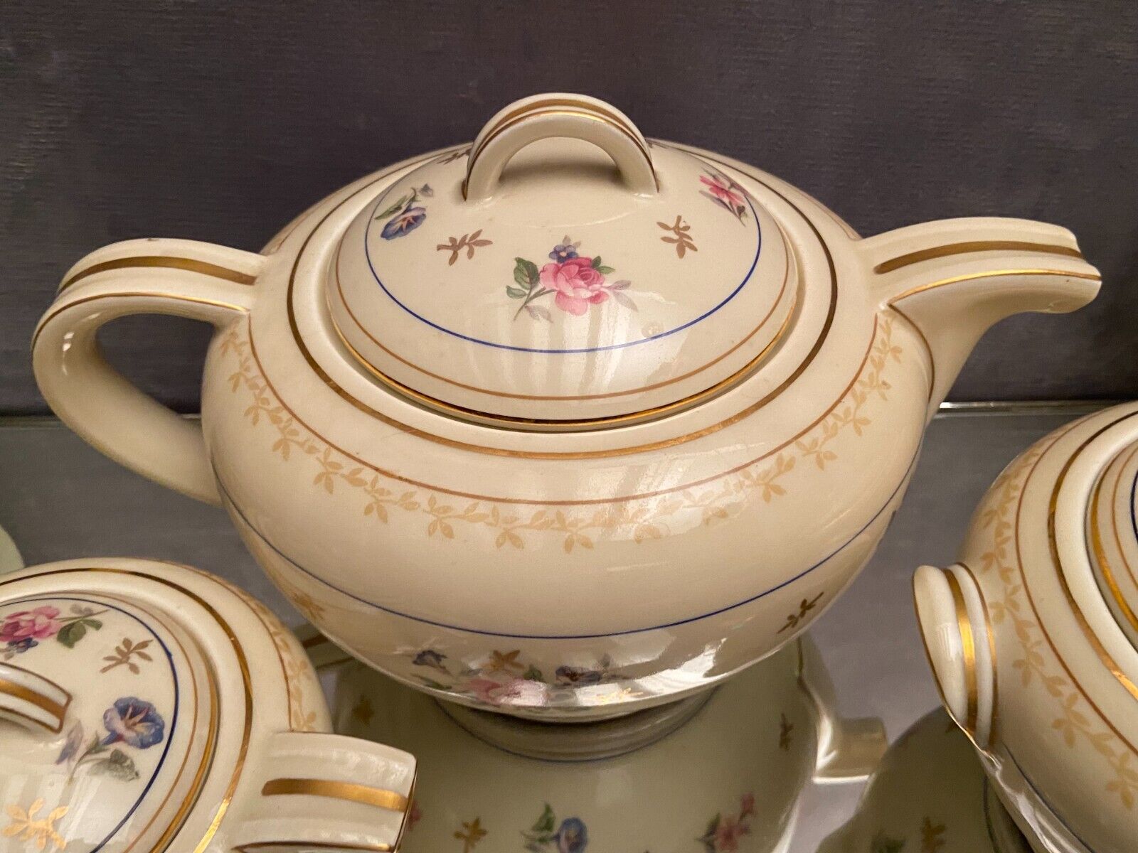 Complete tea set in Limoges porcelain signed Lanternier teapot cup