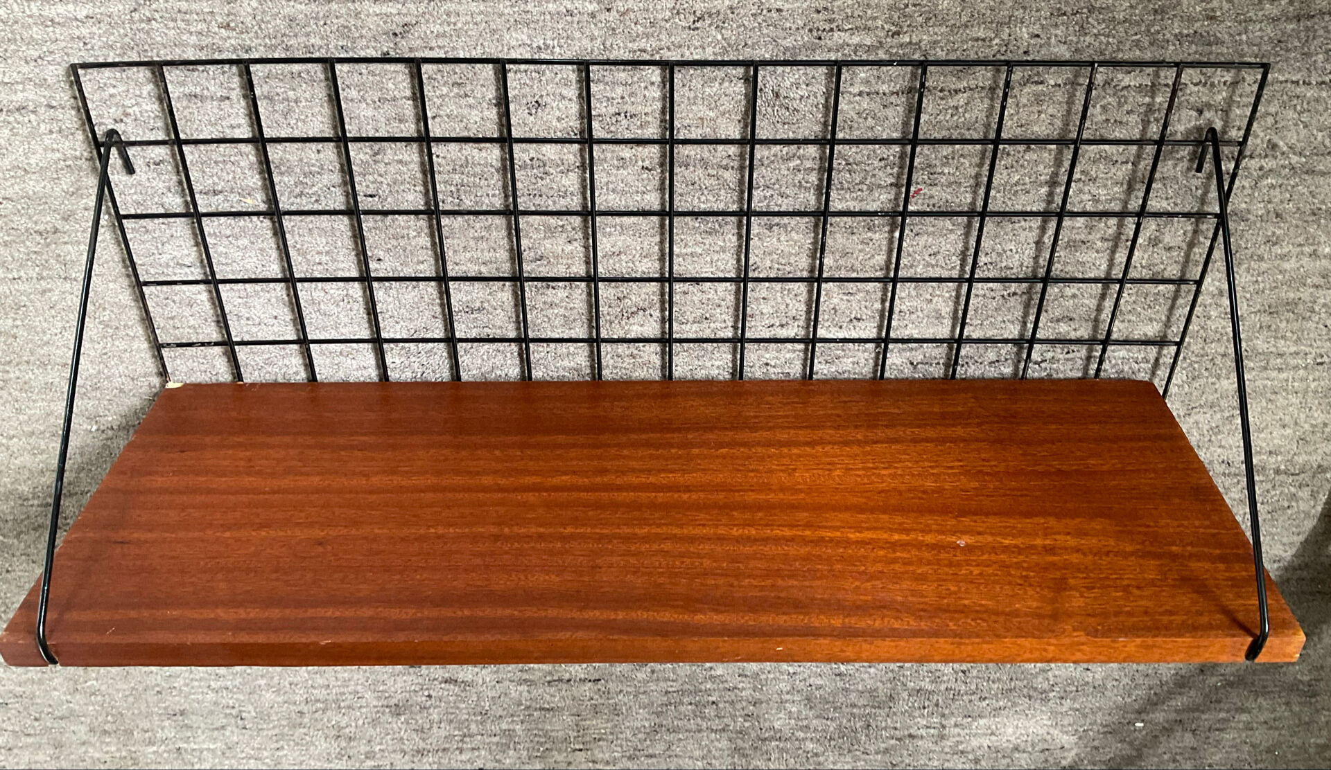 Wall shelf by Pierre Guariche for Meurop from the 60s-70s.
