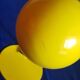 Lampe boule chrome et métal jaune