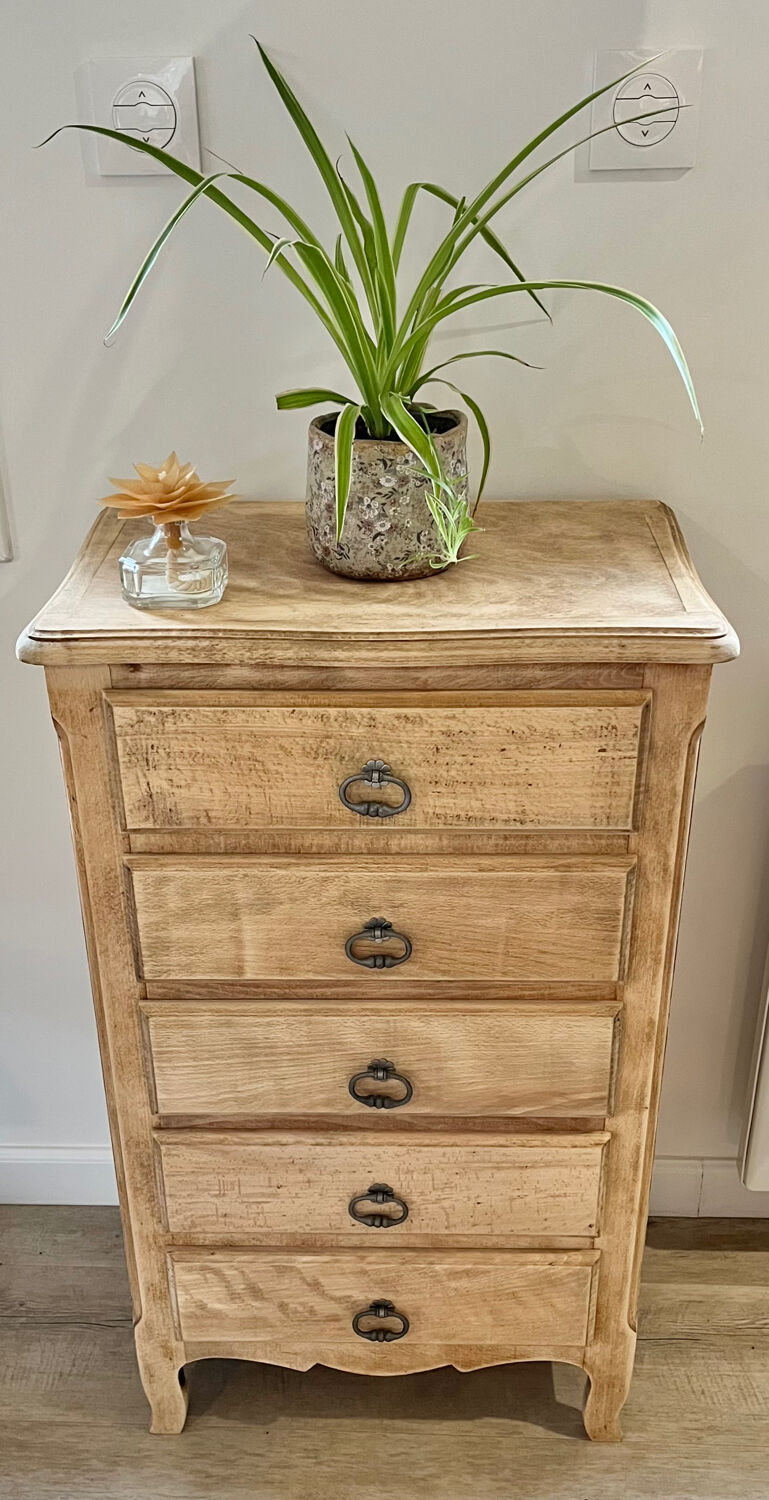Chest of drawers