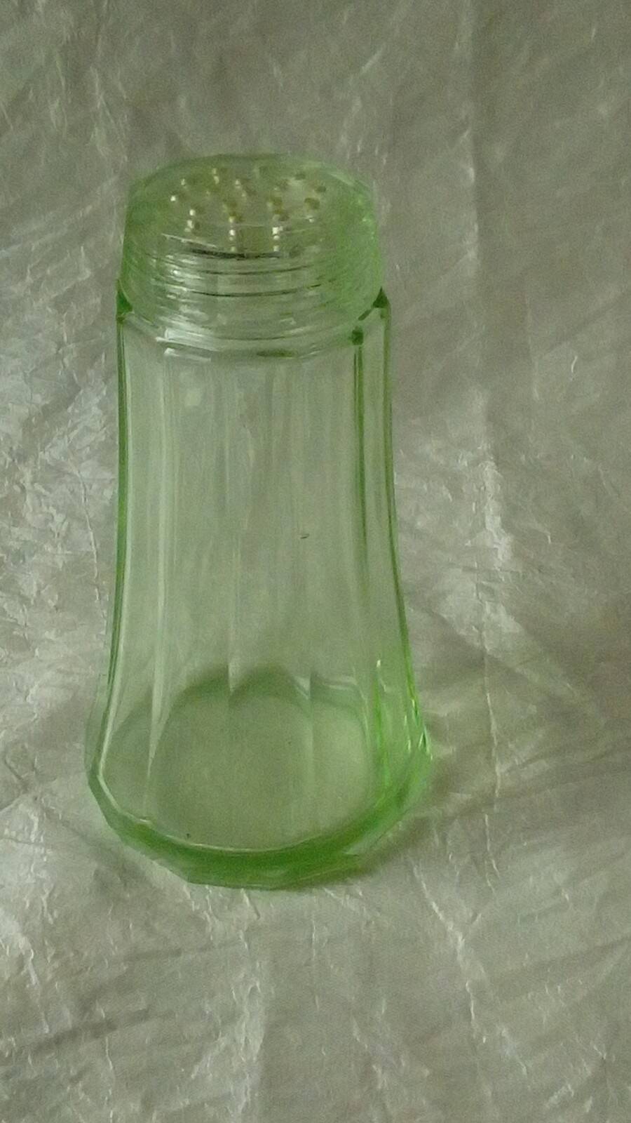 Saupoudreuse en verre en verre a facettes couleur ouraline