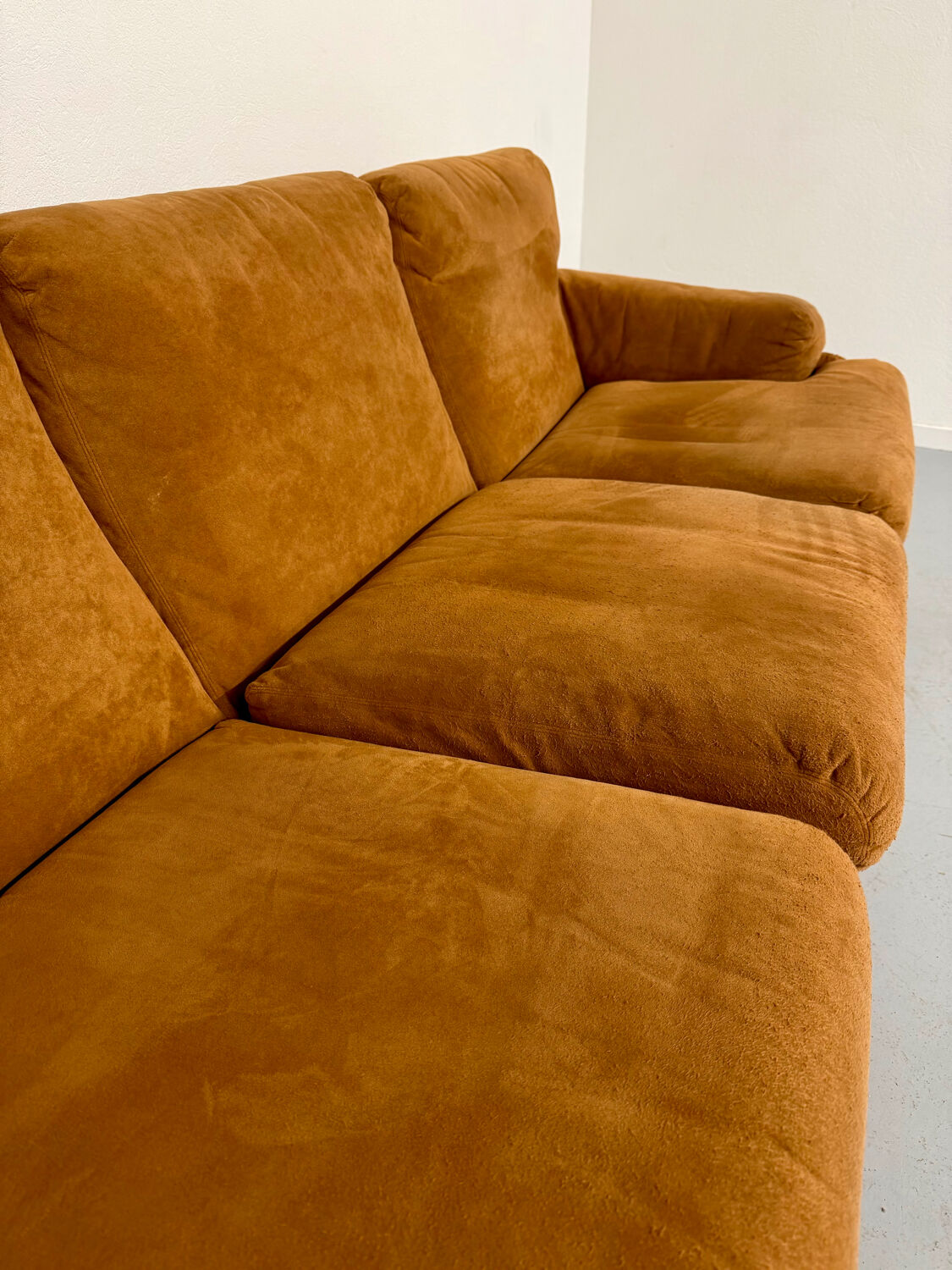 Three-seater alcantara canapé design by Tobia Scarpa for BB ITALIA vintage.