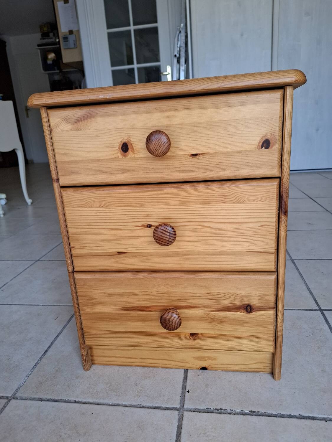 Small 3-drawer cabinet