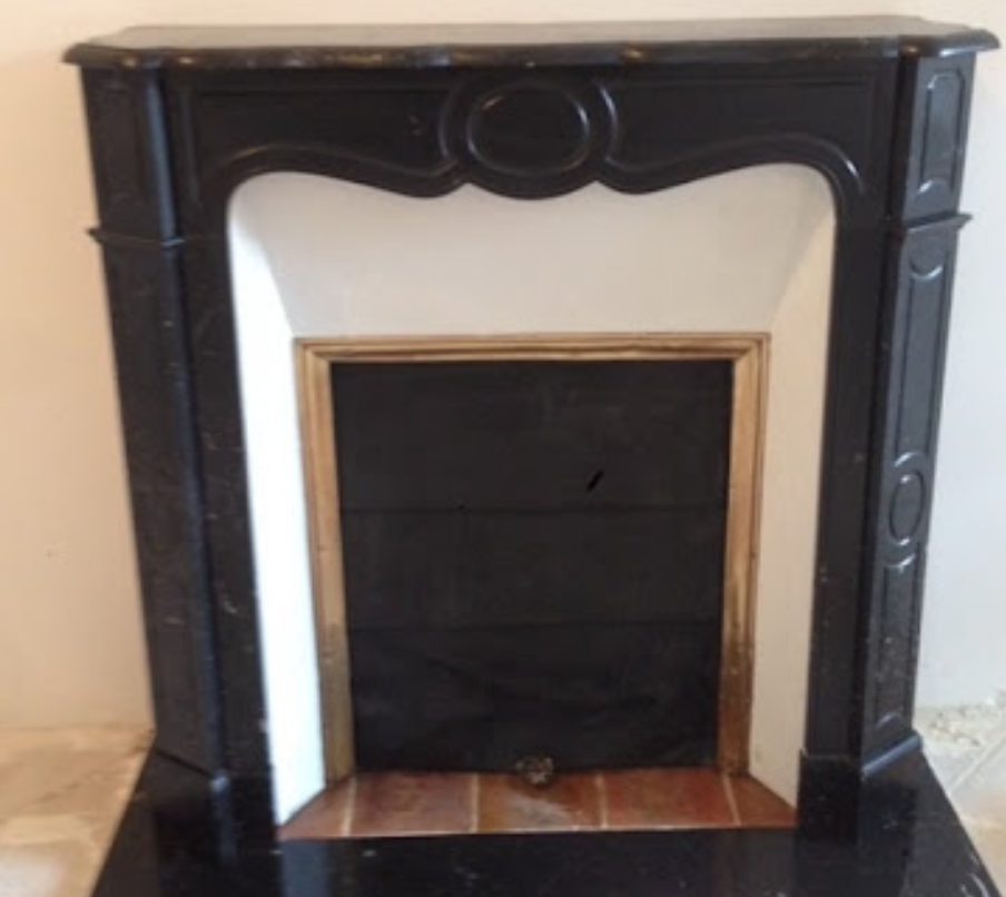 Pompadour fireplace in black marble nineteenth century.