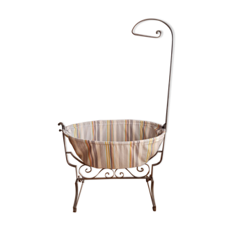 Cradle iron 1900