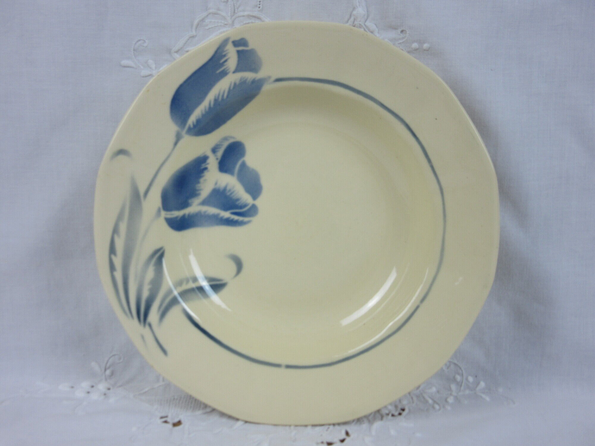 Ensemble de 6 assiettes creuses Digoin Sarreguemines à décor de tulipe