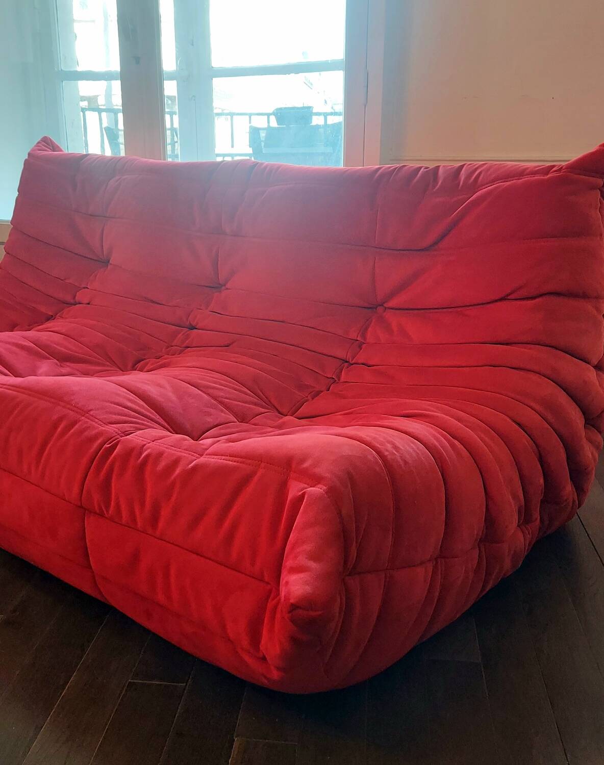 100% original - Ligne Roset Togo 3-seater bench – Red Alcantara (Goya