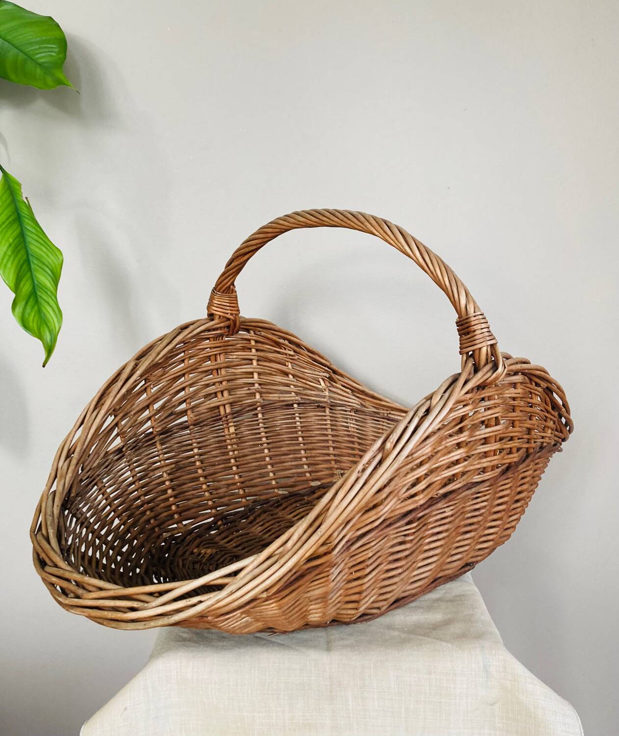 Wicker rattan log basket from the 1970s/80s